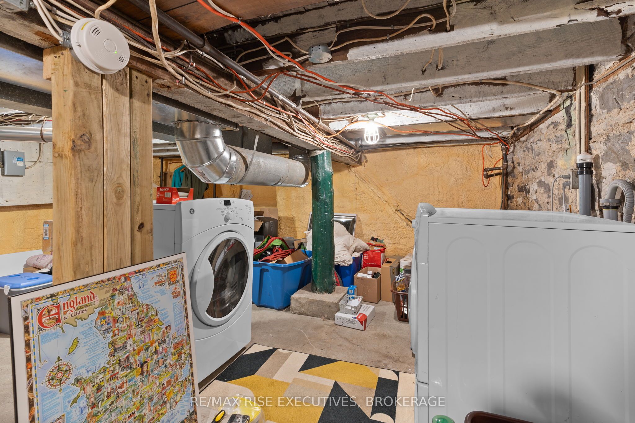 341 Division St Property Photo 11