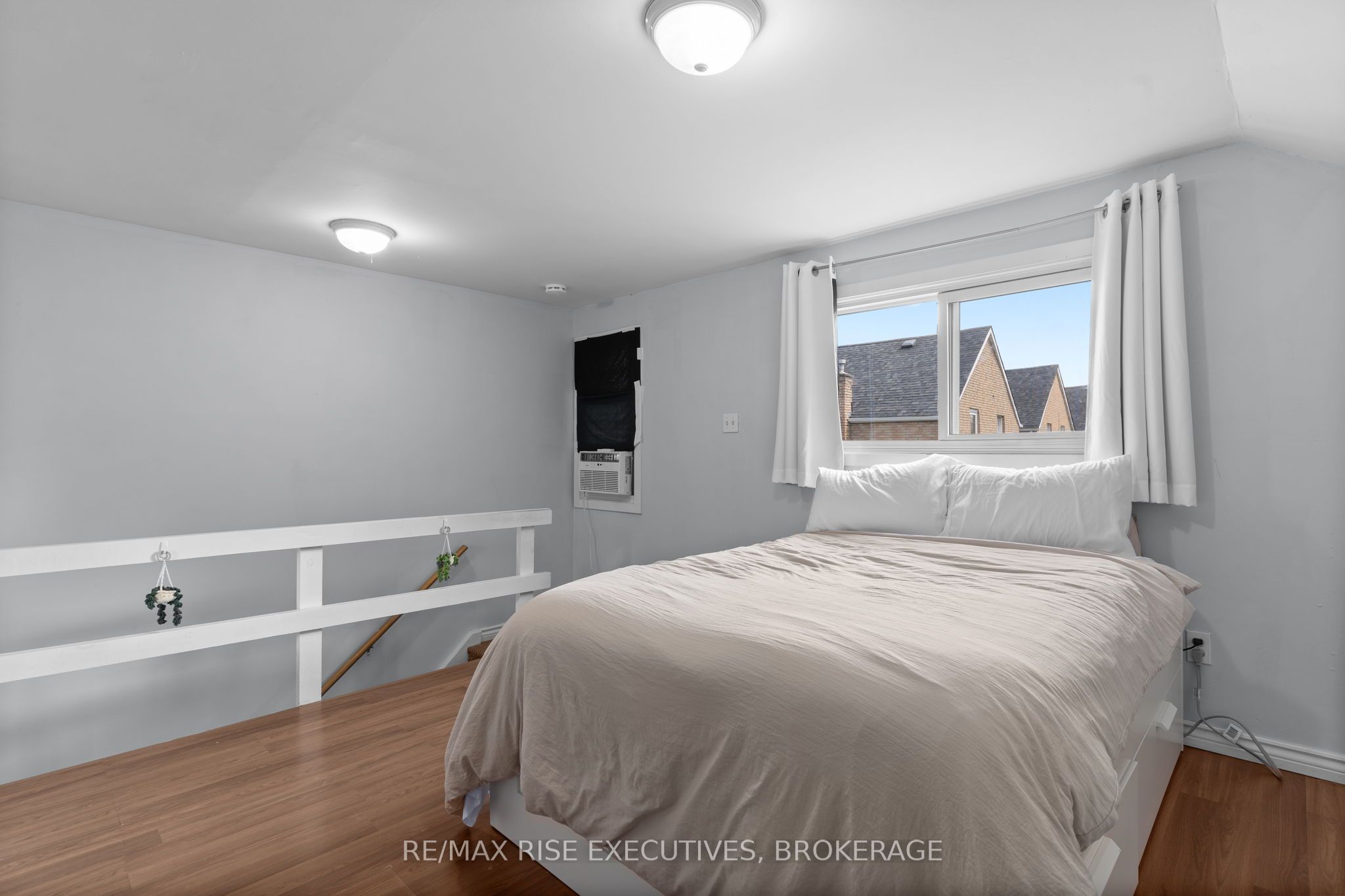 341 Division St Property Photo 14