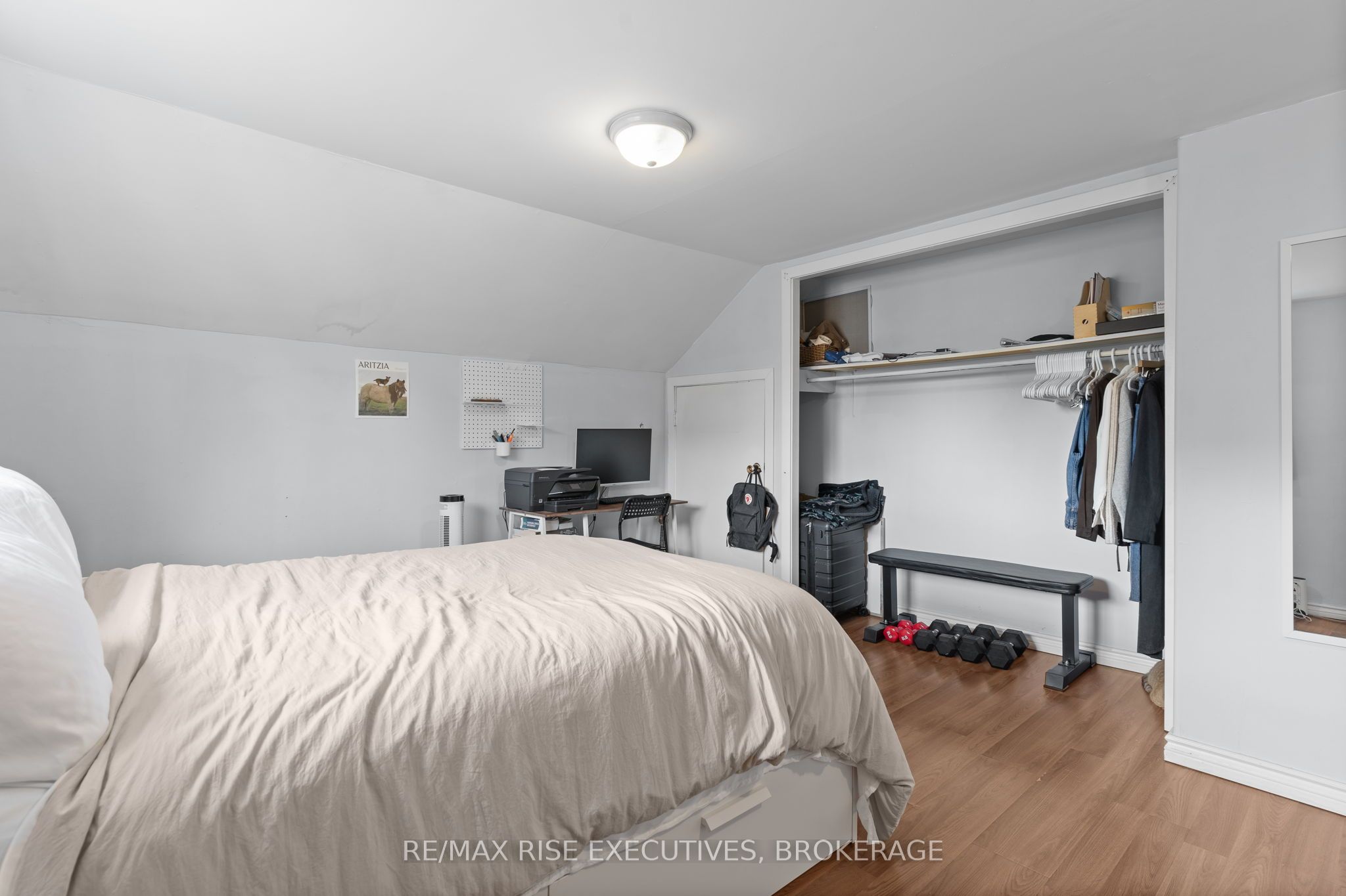 341 Division St Property Photo 15
