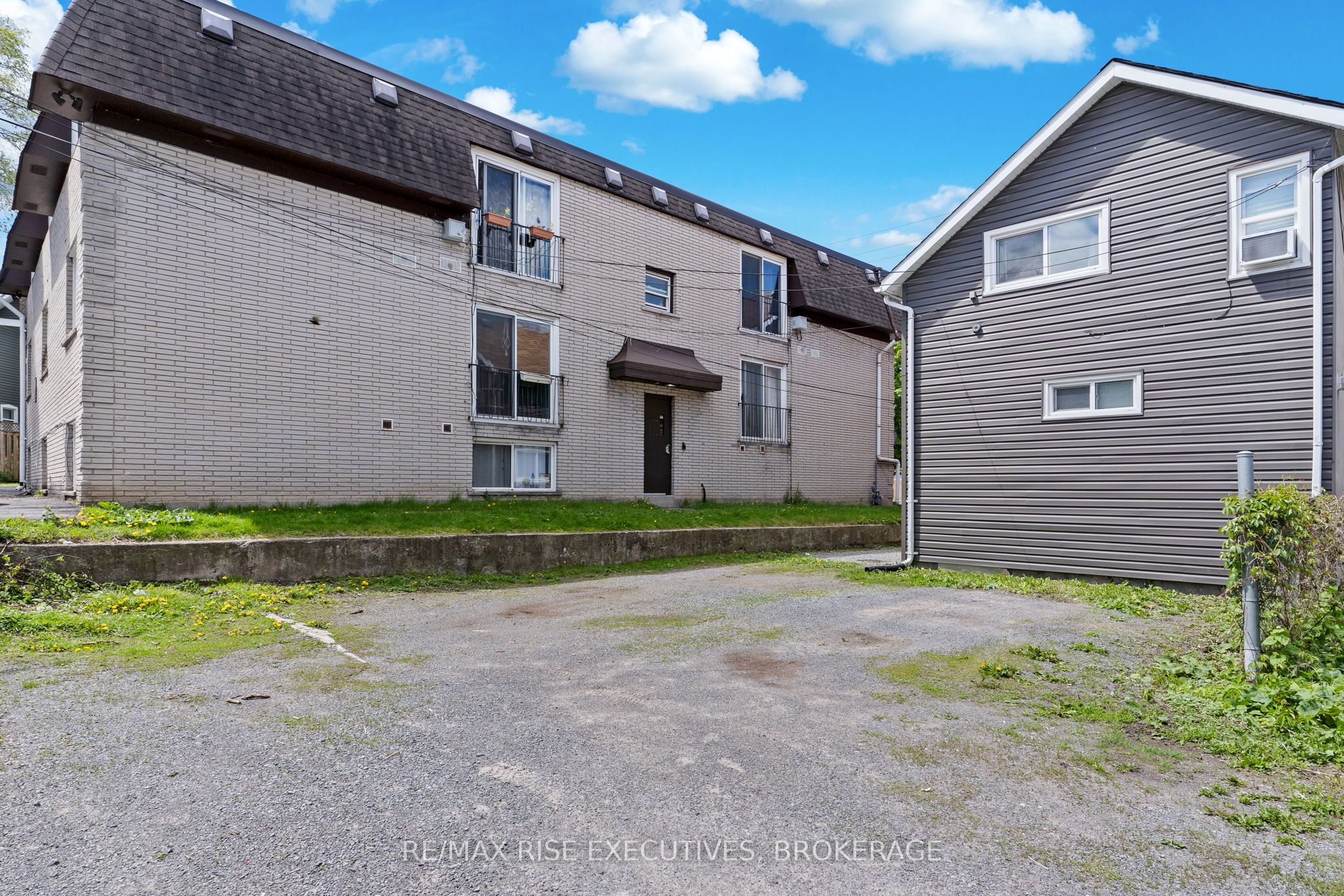 341 Division St Property Photo 35