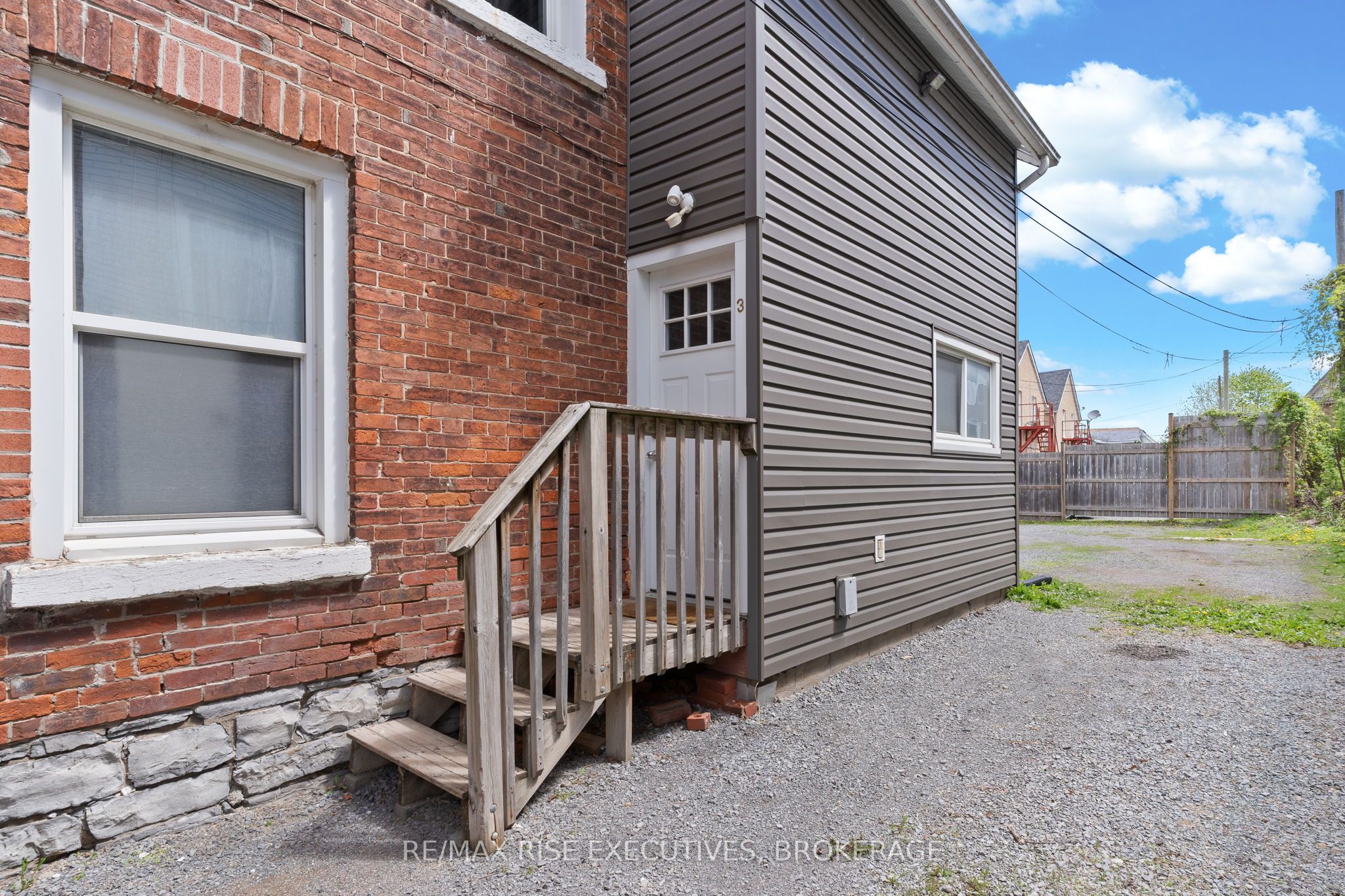 341 Division St Property Photo 36