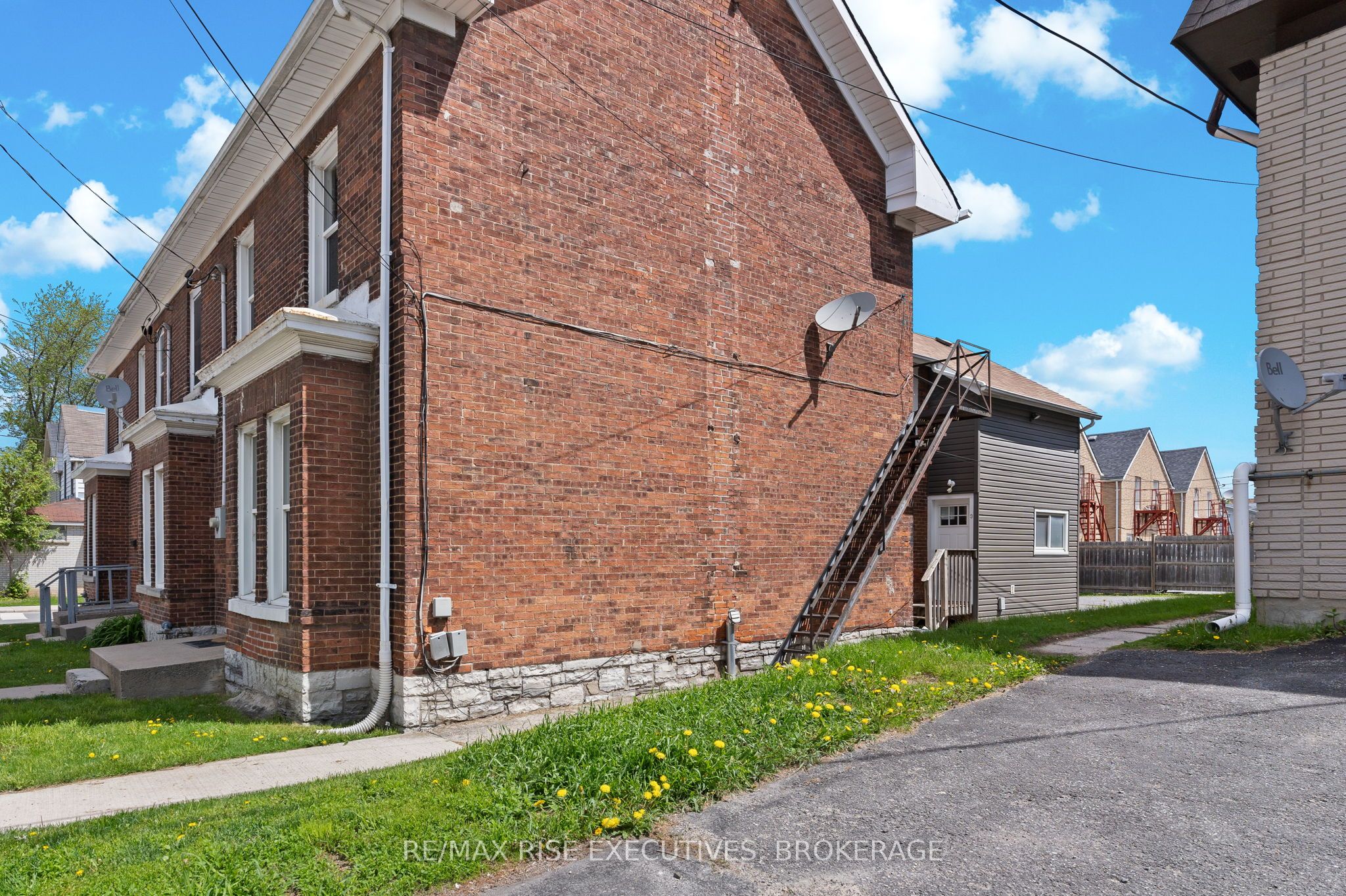 341 Division St Property Photo 37