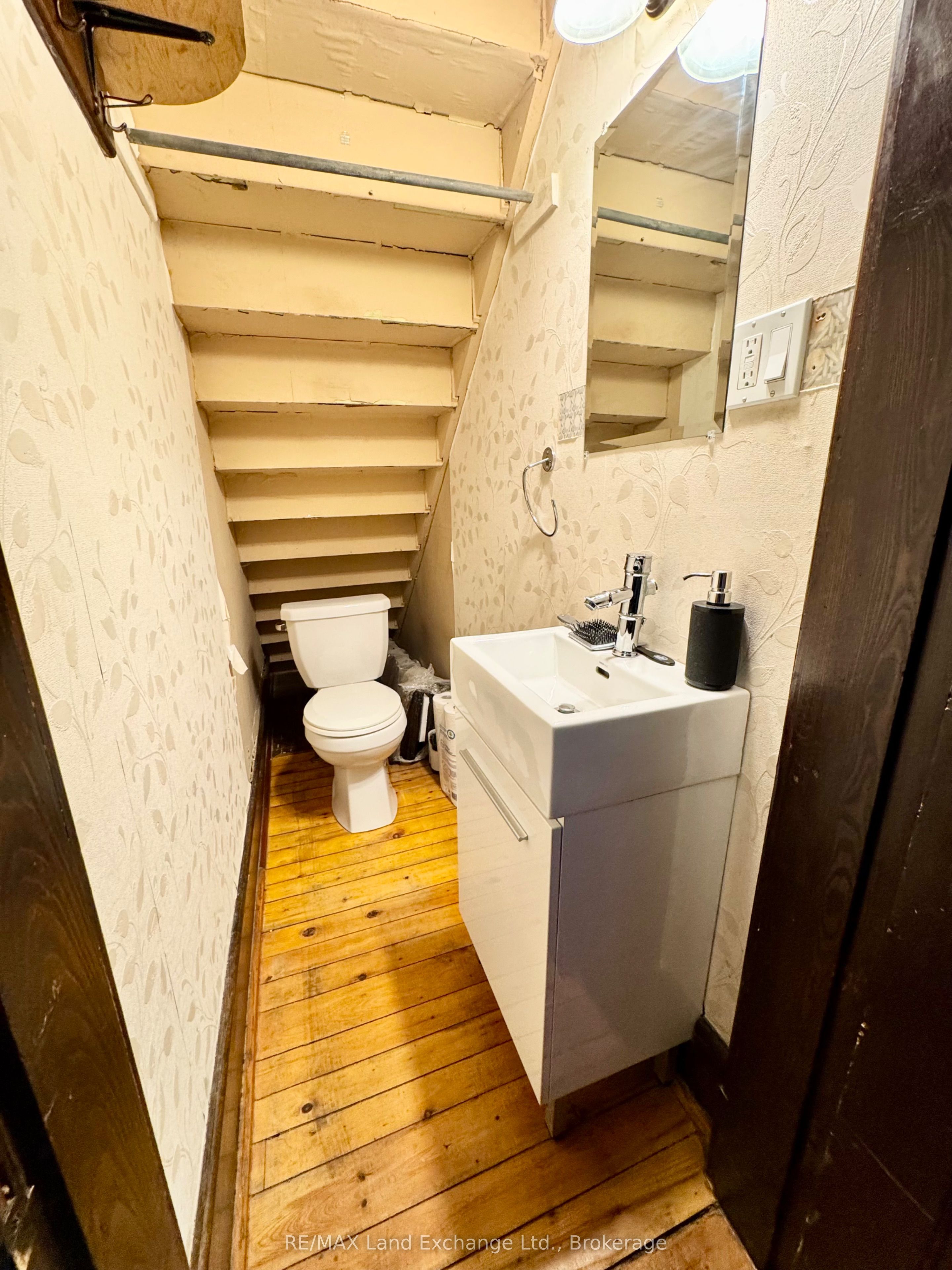 79 Albert Street S Property Photo 9