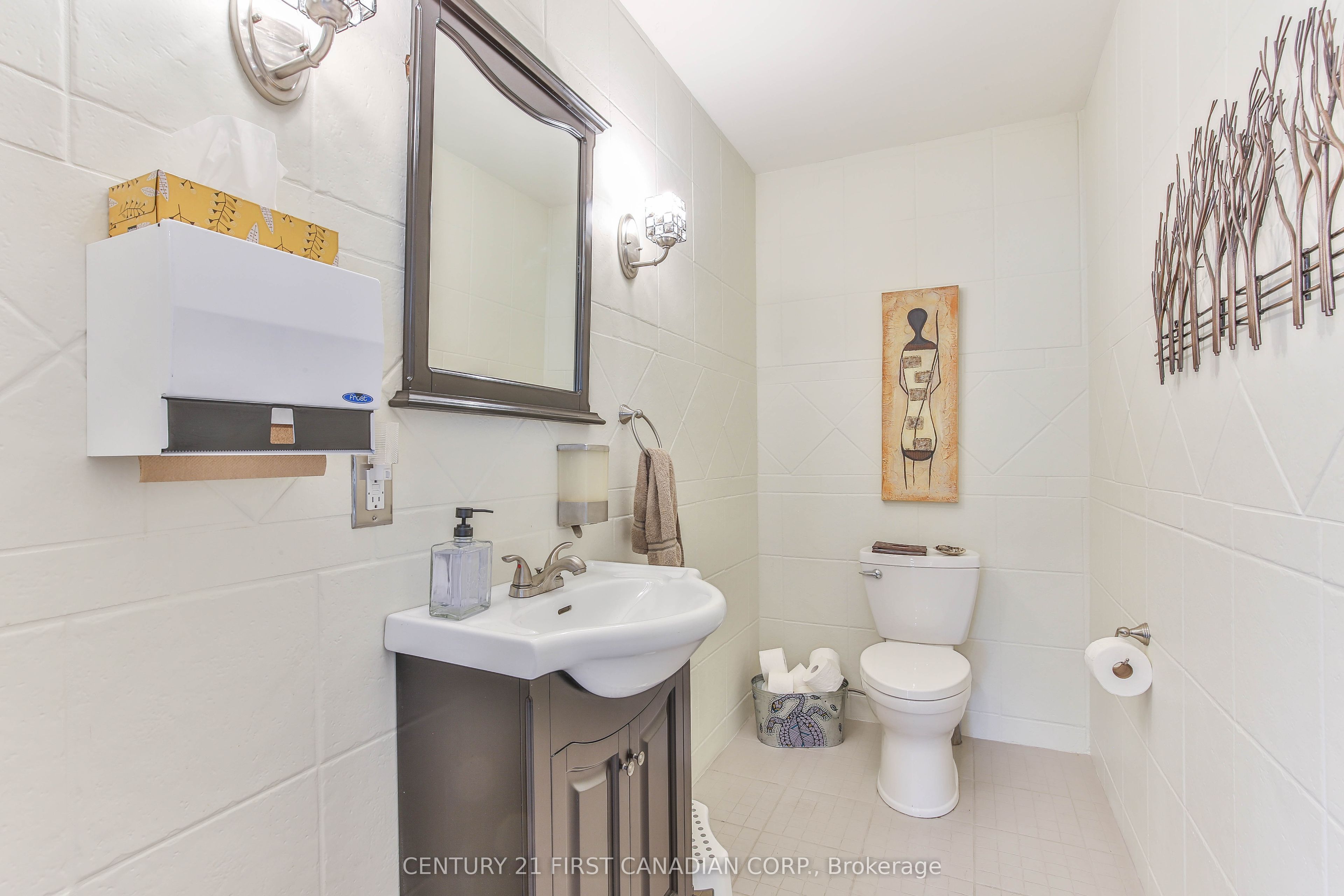 887 Hamilton Rd Property Photo 12