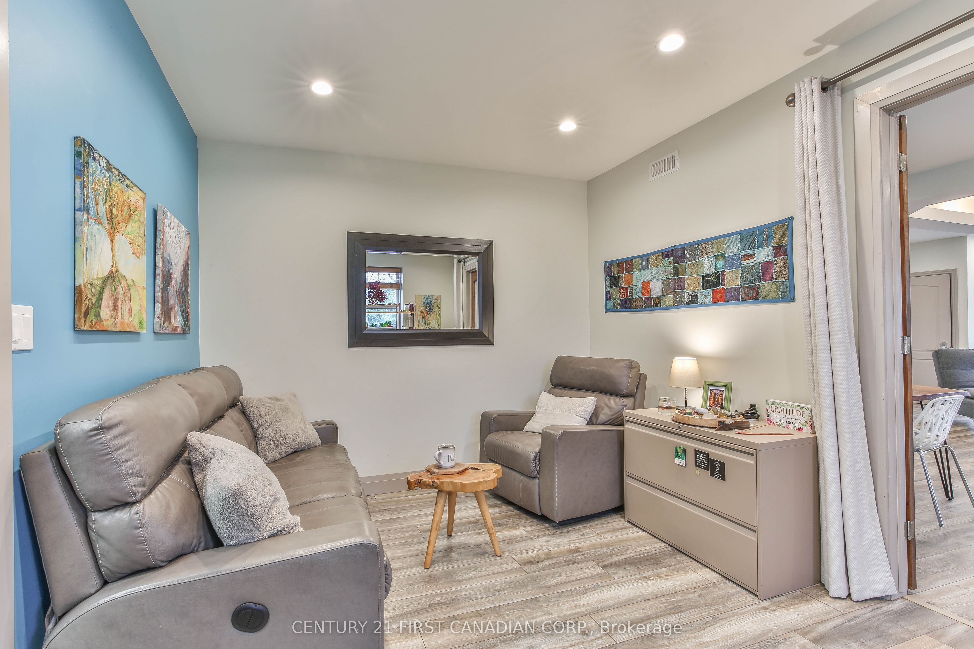 887 Hamilton Road Property Photo 14