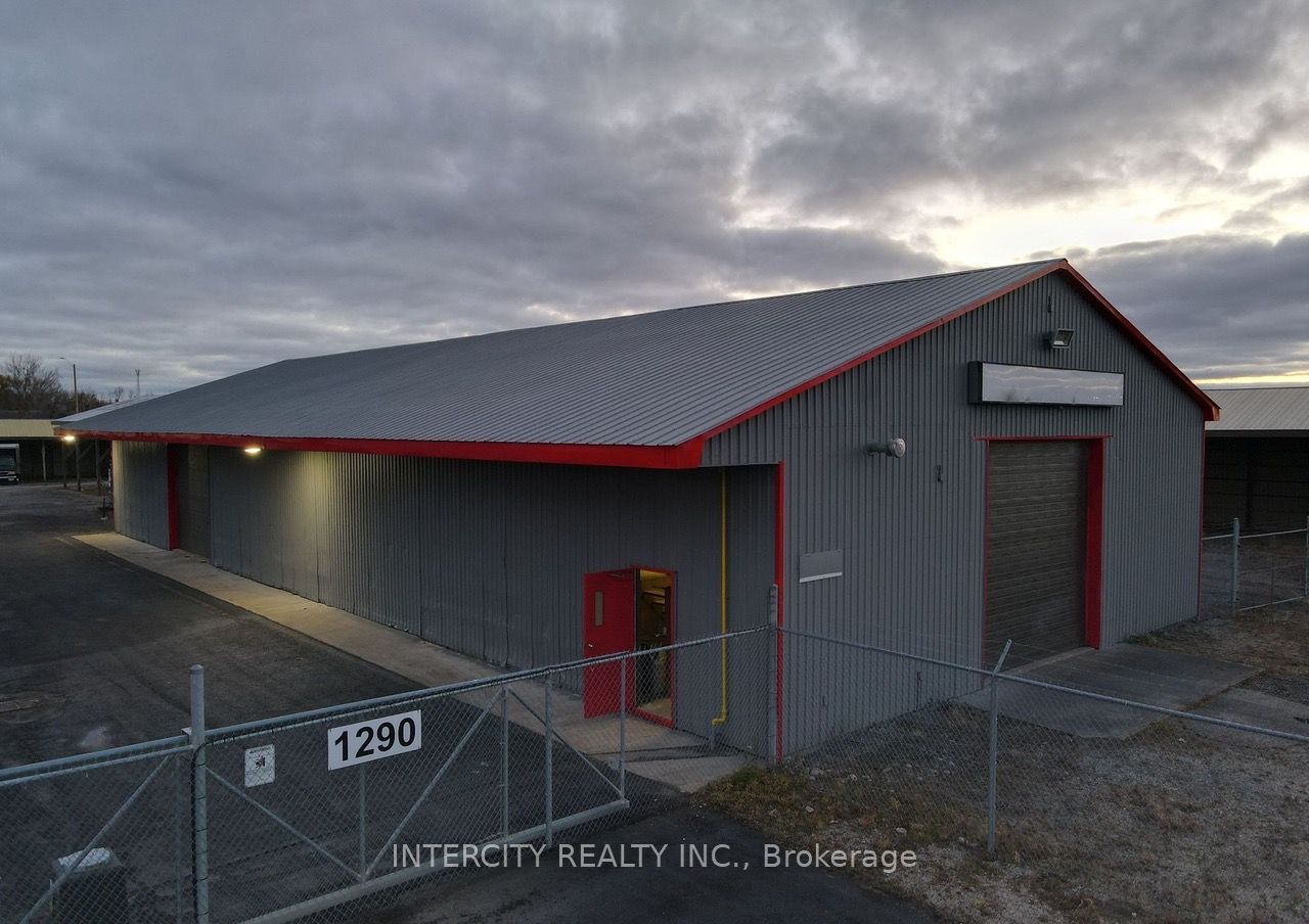 1290 Dundas Street Property Photo 4