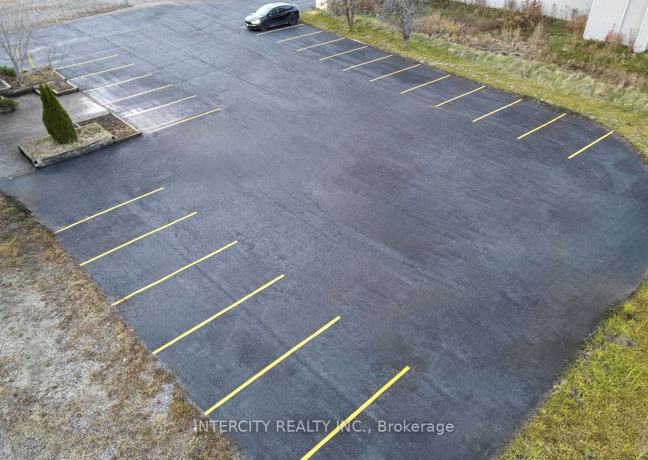 1290 Dundas Street Property Photo 6