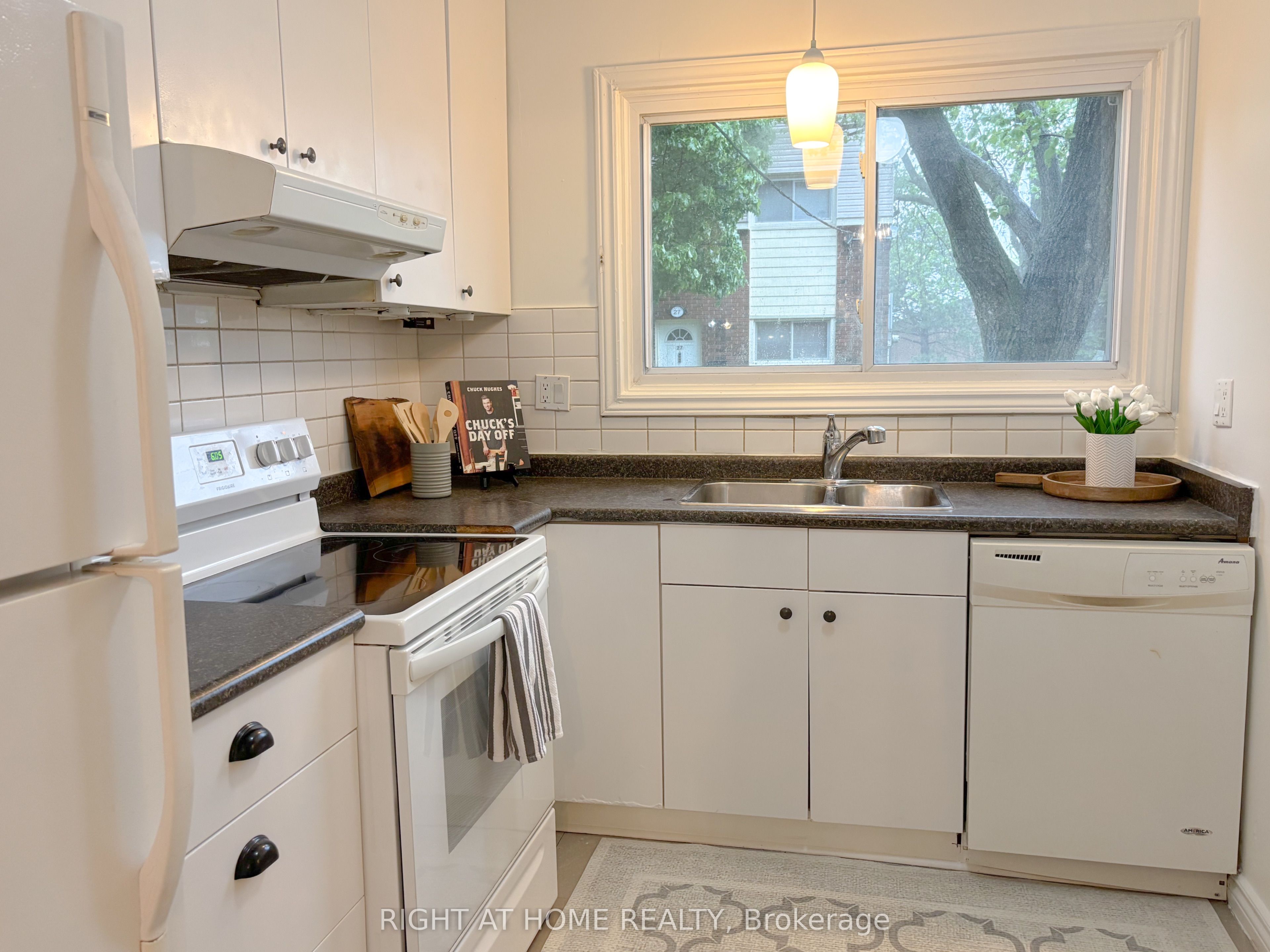 #37a - 30 Regent Avenue Property Photo 6