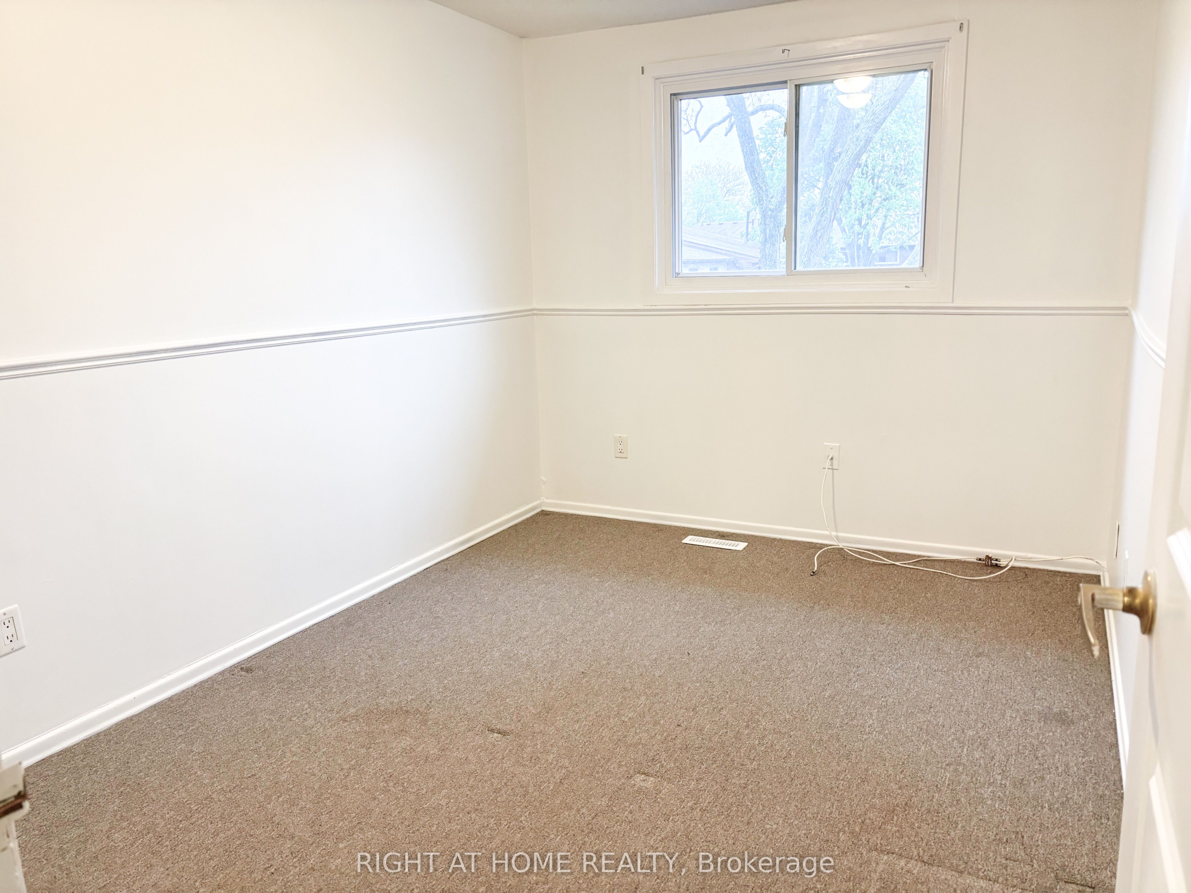 #37a - 30 Regent Avenue Property Photo 12