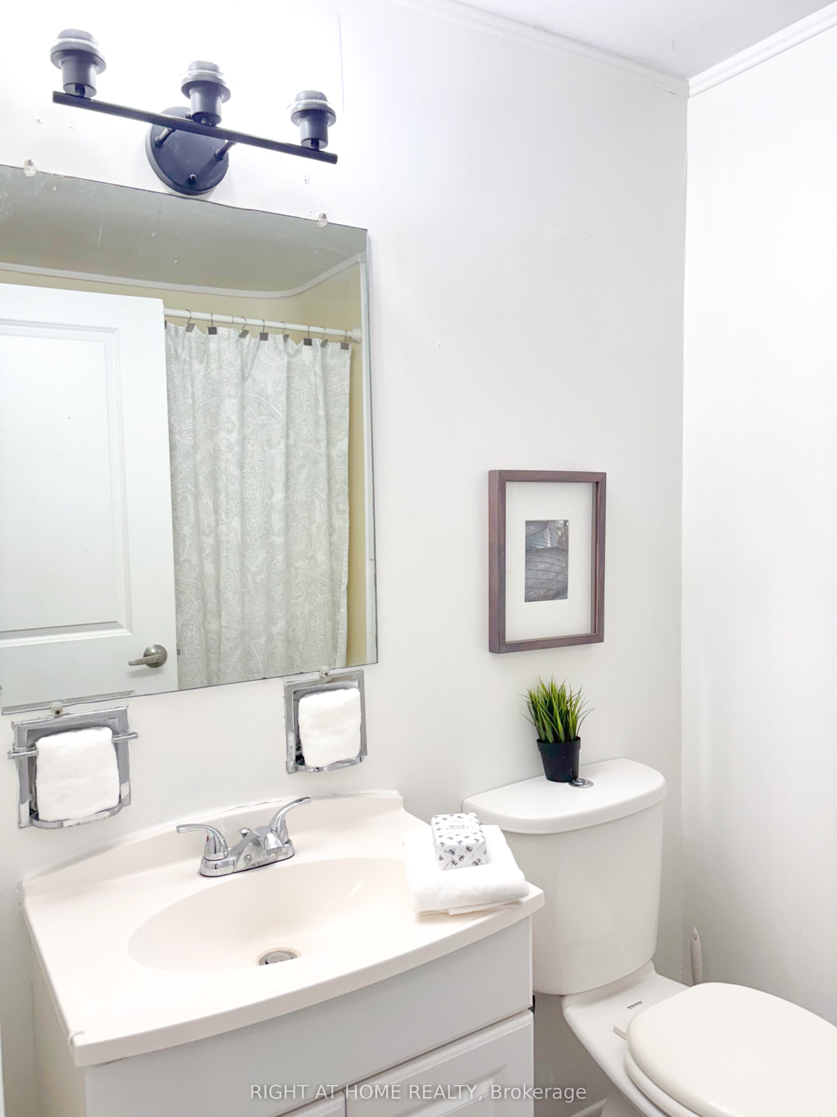 #37a - 30 Regent Avenue Property Photo 13