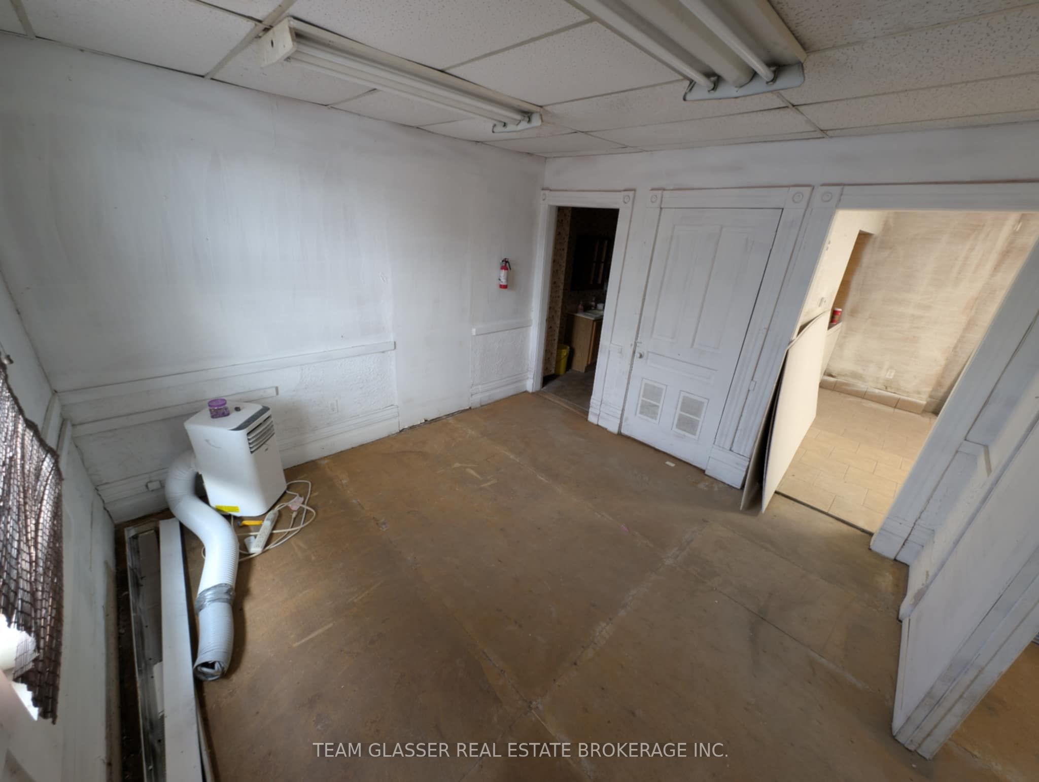 693 Hale St Property Photo 2