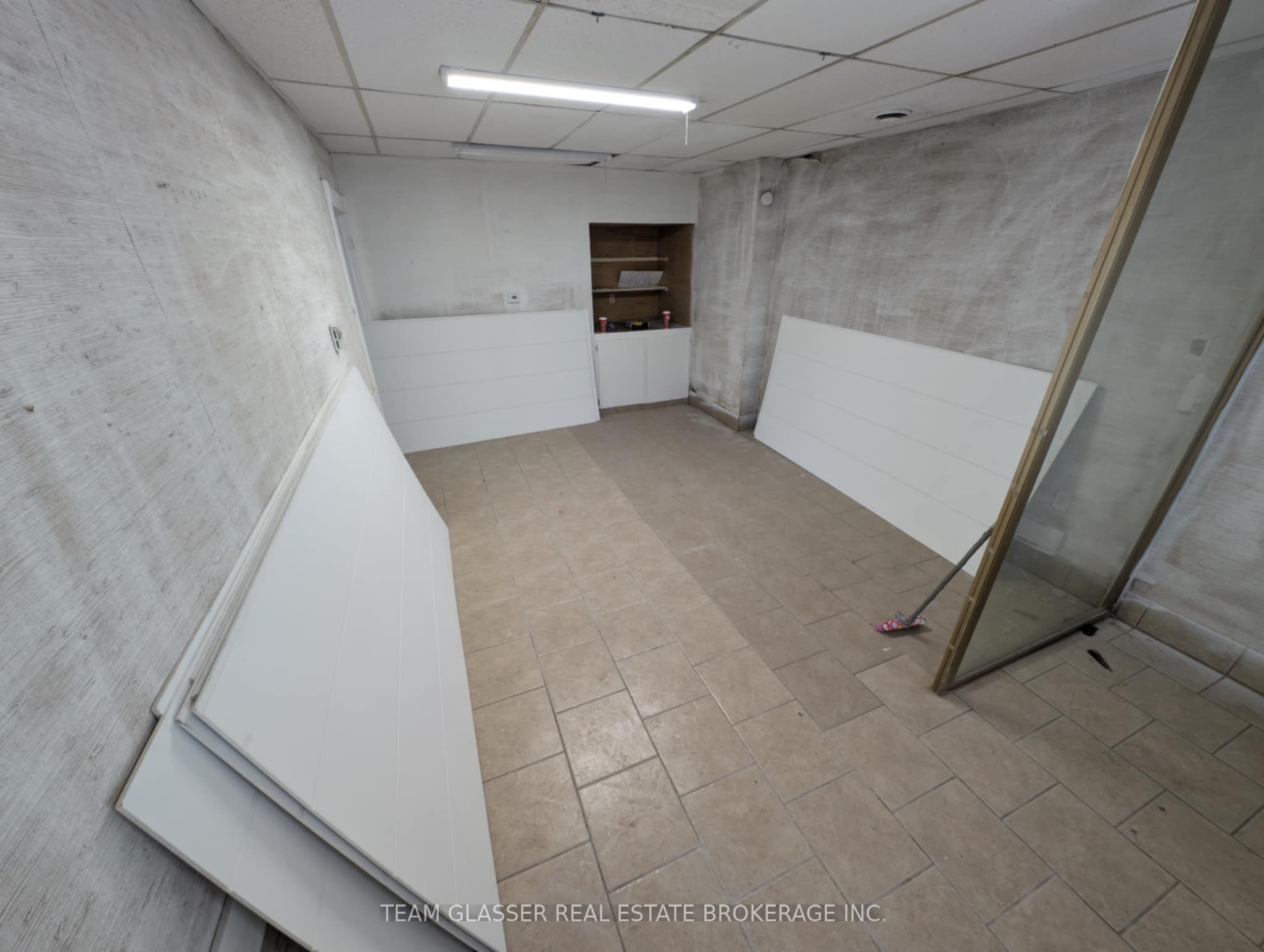 693 Hale St Property Photo 7
