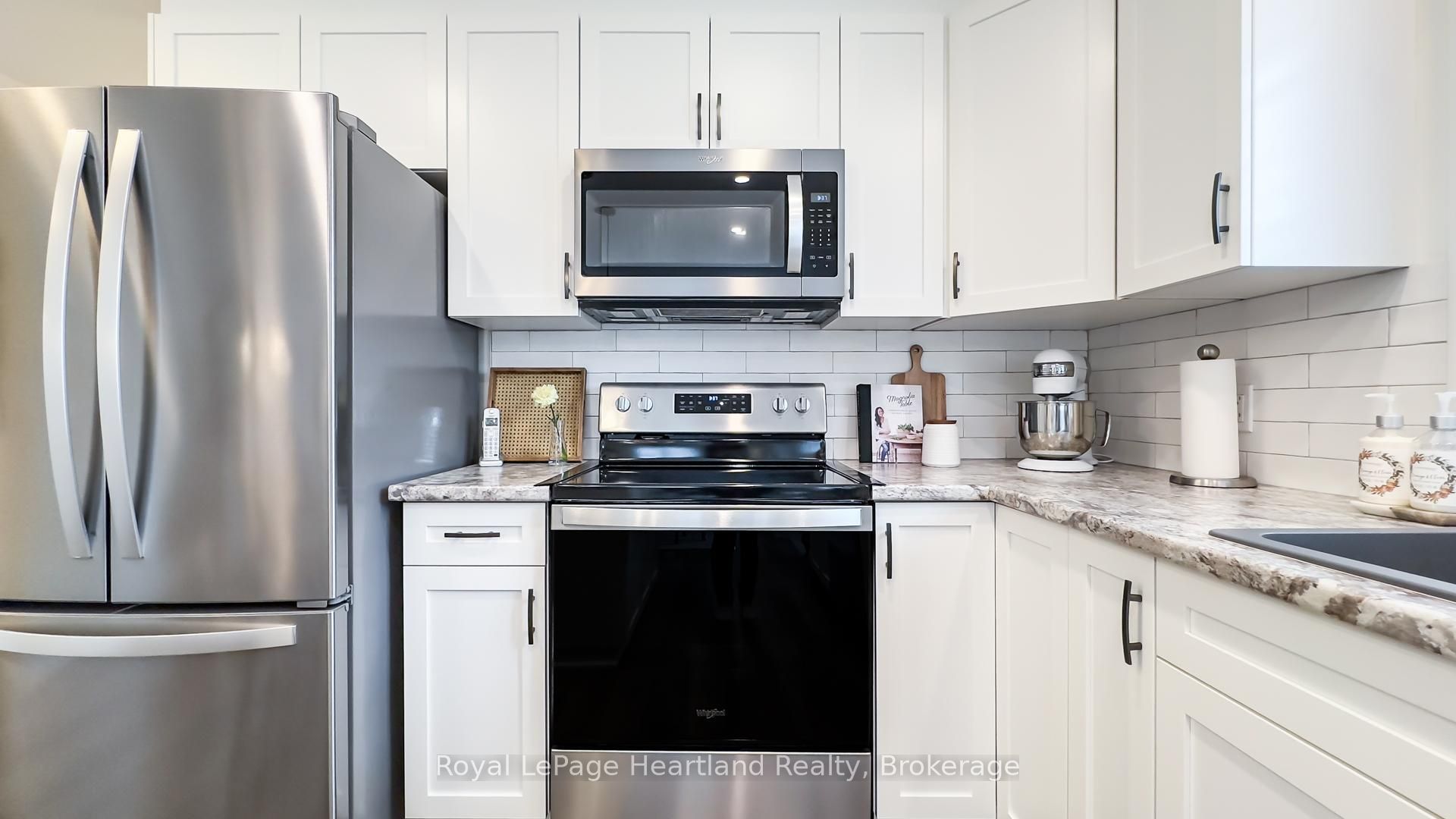 101 Lake Breeze Dr Property Photo 16