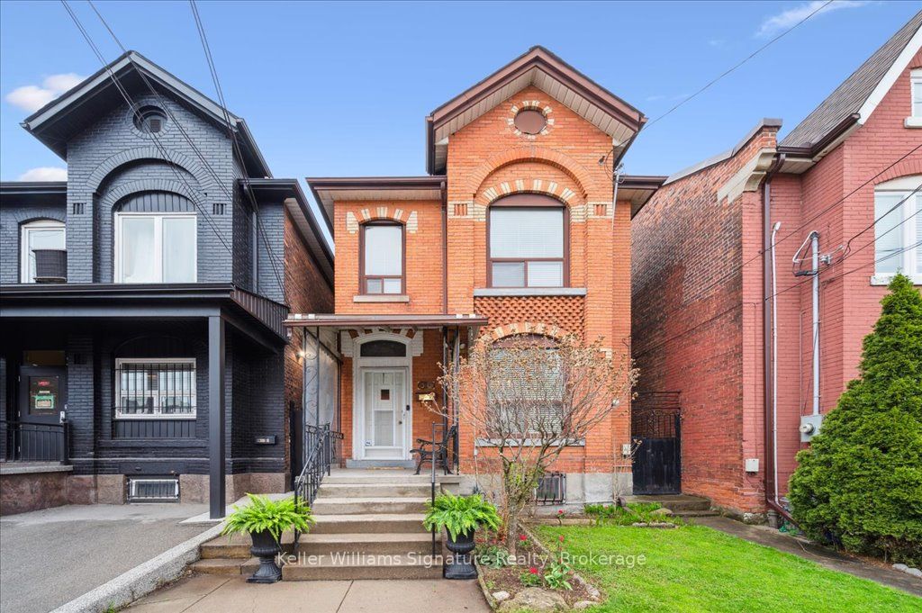 310 Catharine Street N Property Photo 1