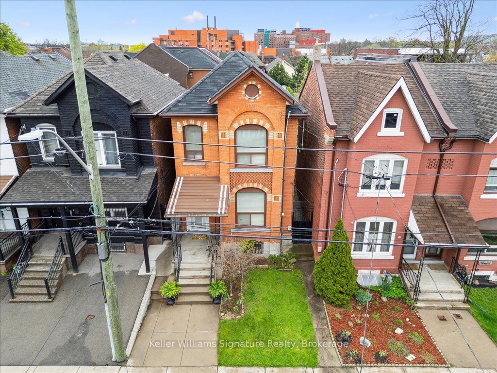 310 Catharine Street N Property Photo 2