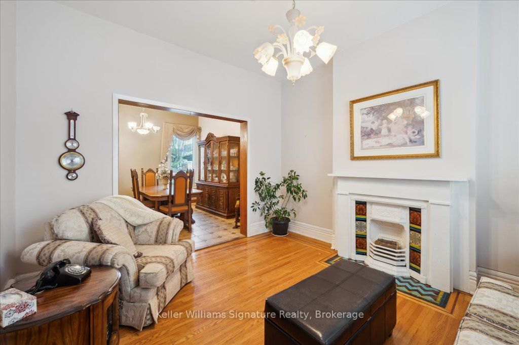 310 Catharine Street N Property Photo 6
