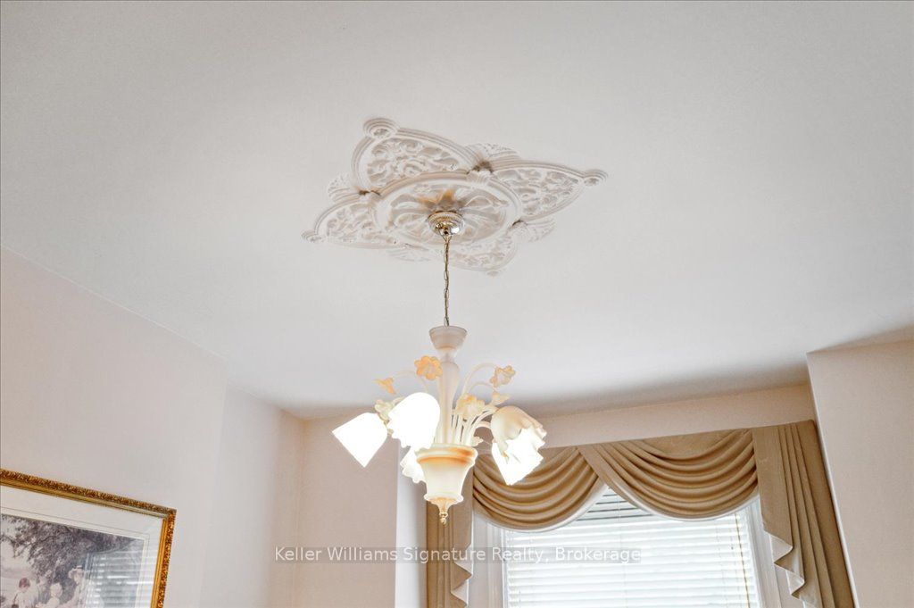 310 Catharine Street N Property Photo 7