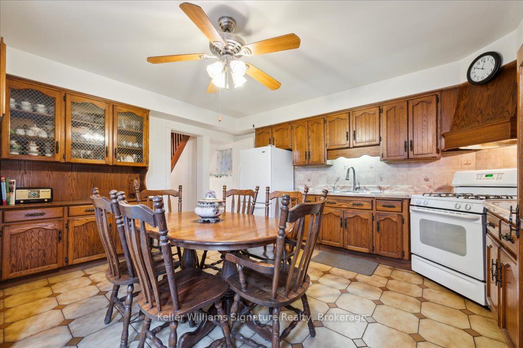 310 Catharine Street N Property Photo 10
