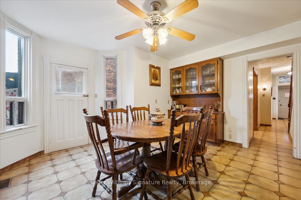310 Catharine Street N Property Photo 11
