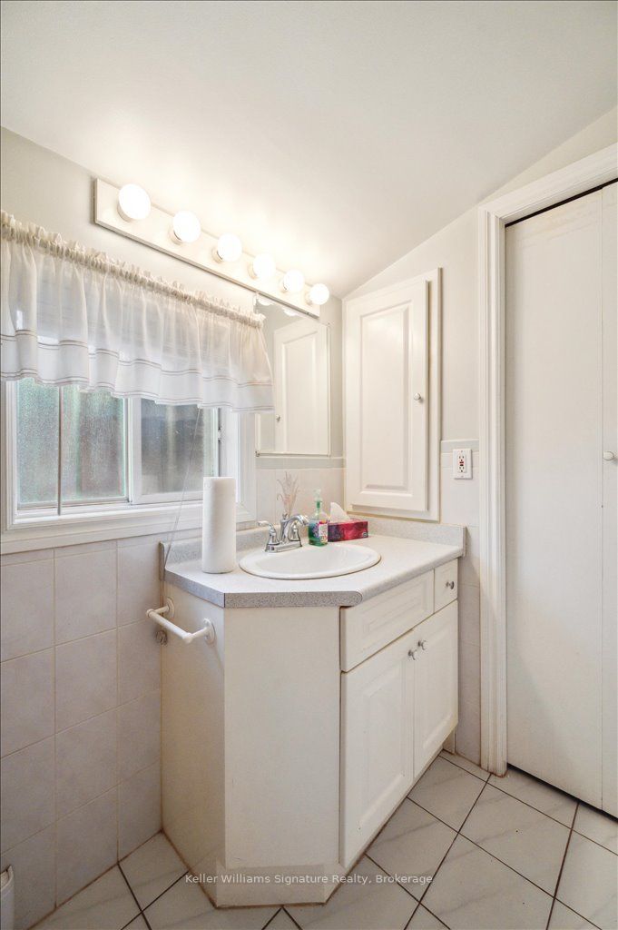 310 Catharine Street N Property Photo 13