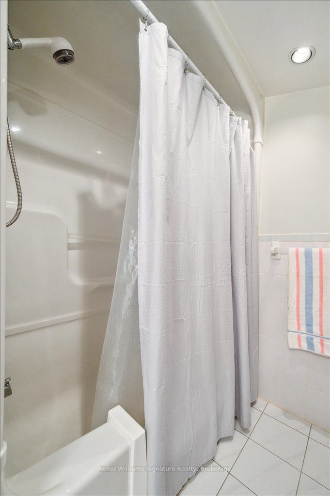 310 Catharine Street N Property Photo 14