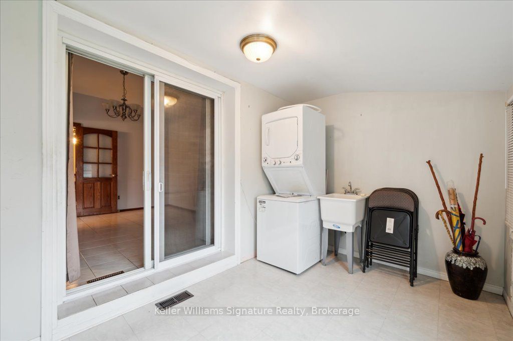 310 Catharine Street N Property Photo 15