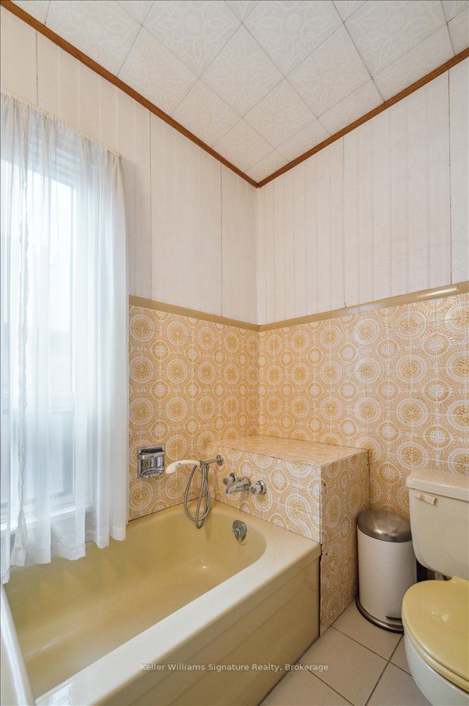 310 Catharine Street N Property Photo 20