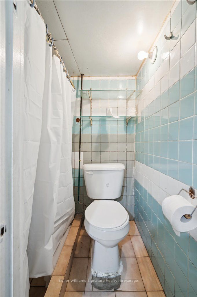 310 Catharine Street N Property Photo 28