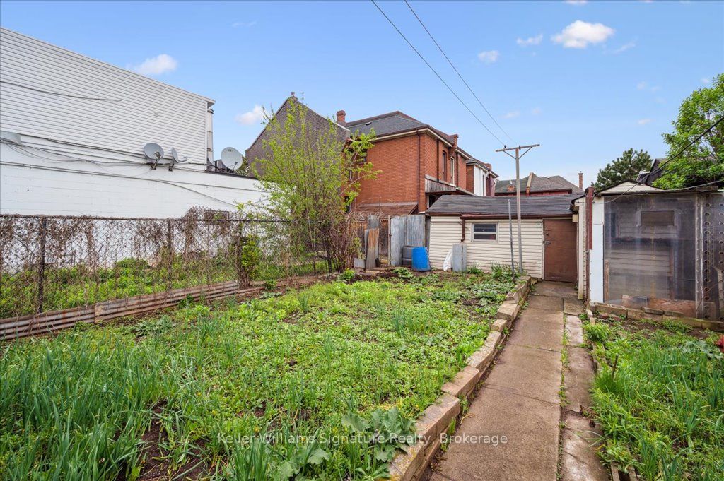 310 Catharine Street N Property Photo 30