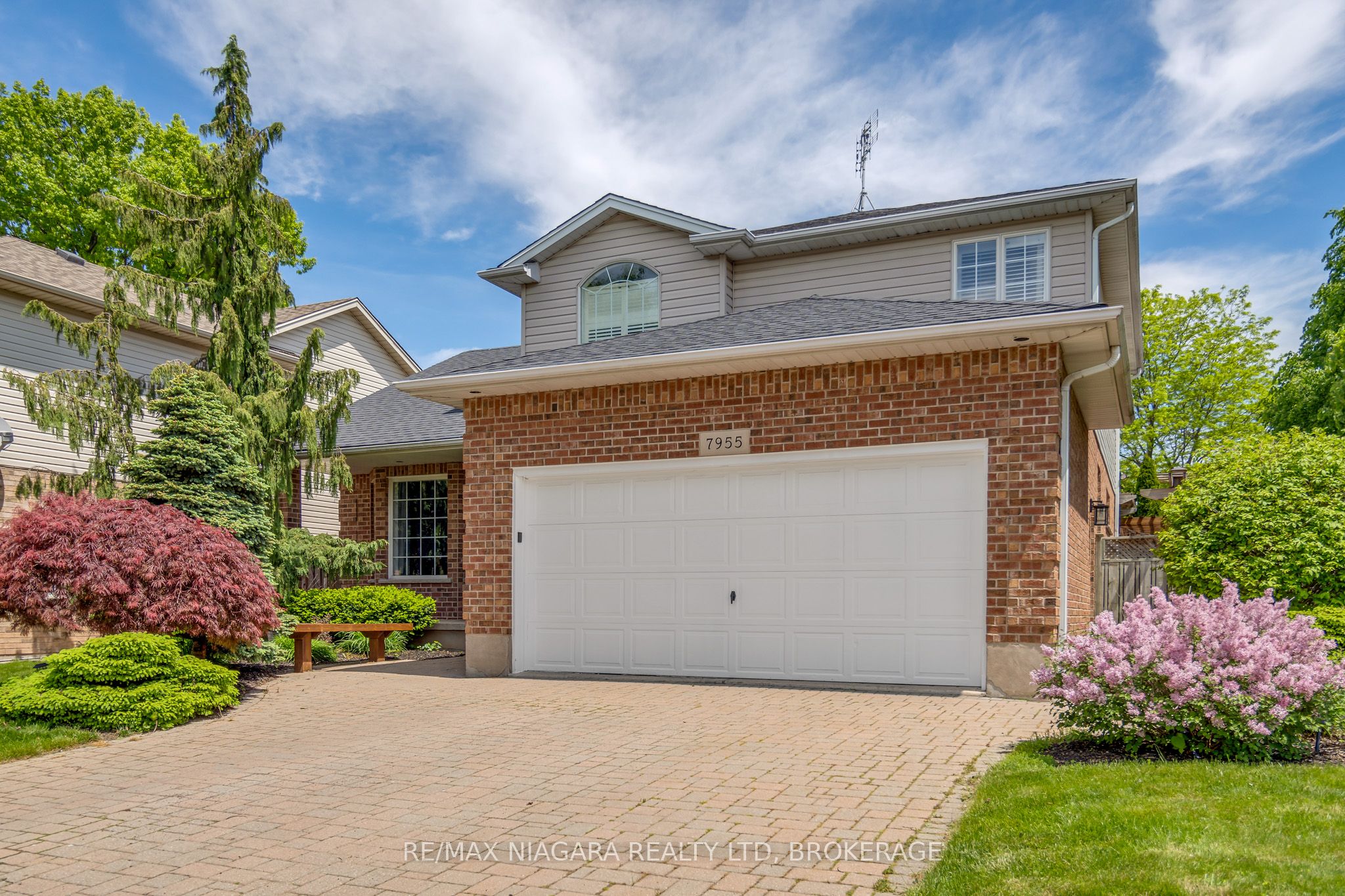 7955 Harvest Crescent Property Photo 2
