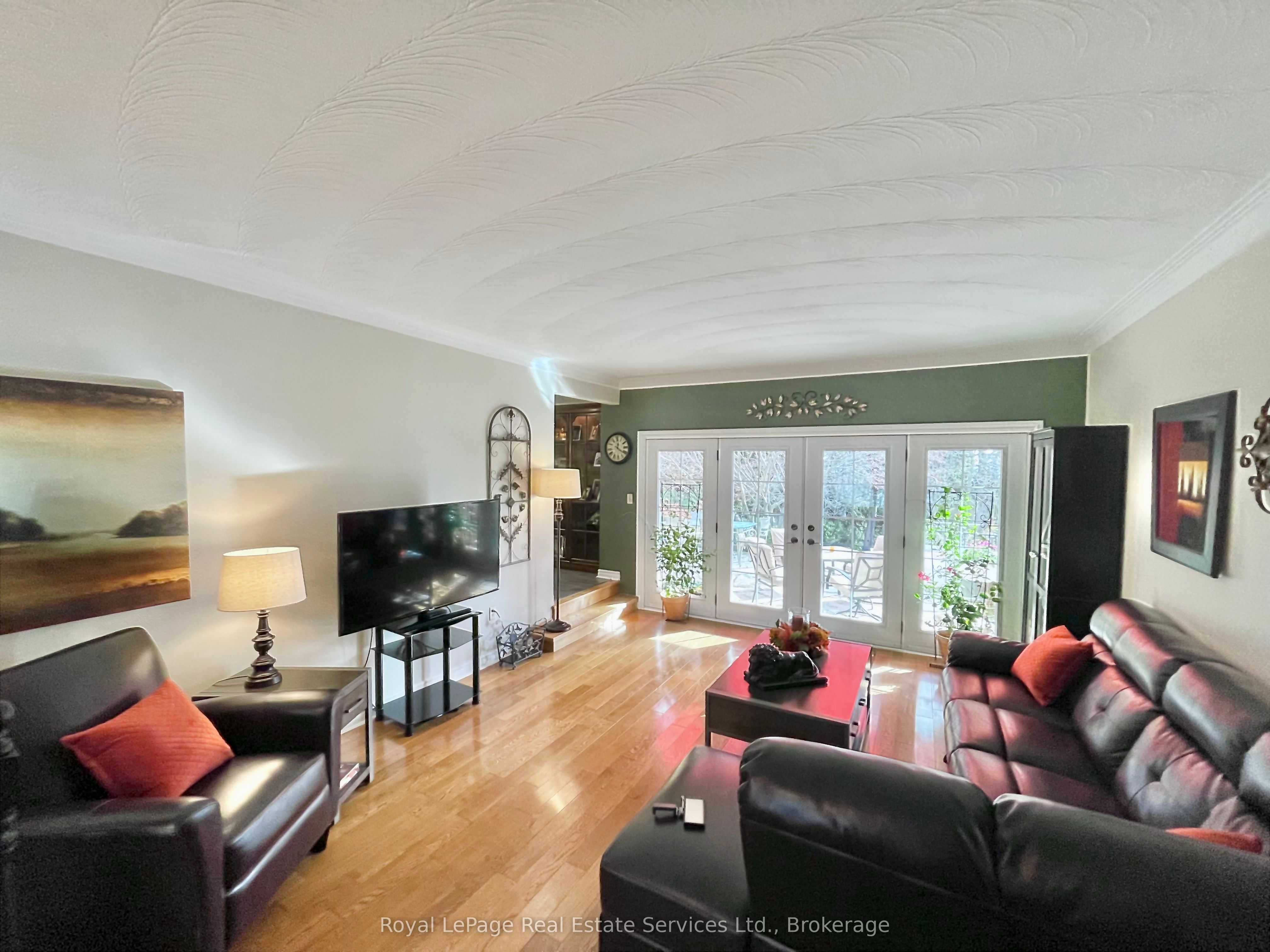 184 Dundas Street E Property Photo 6