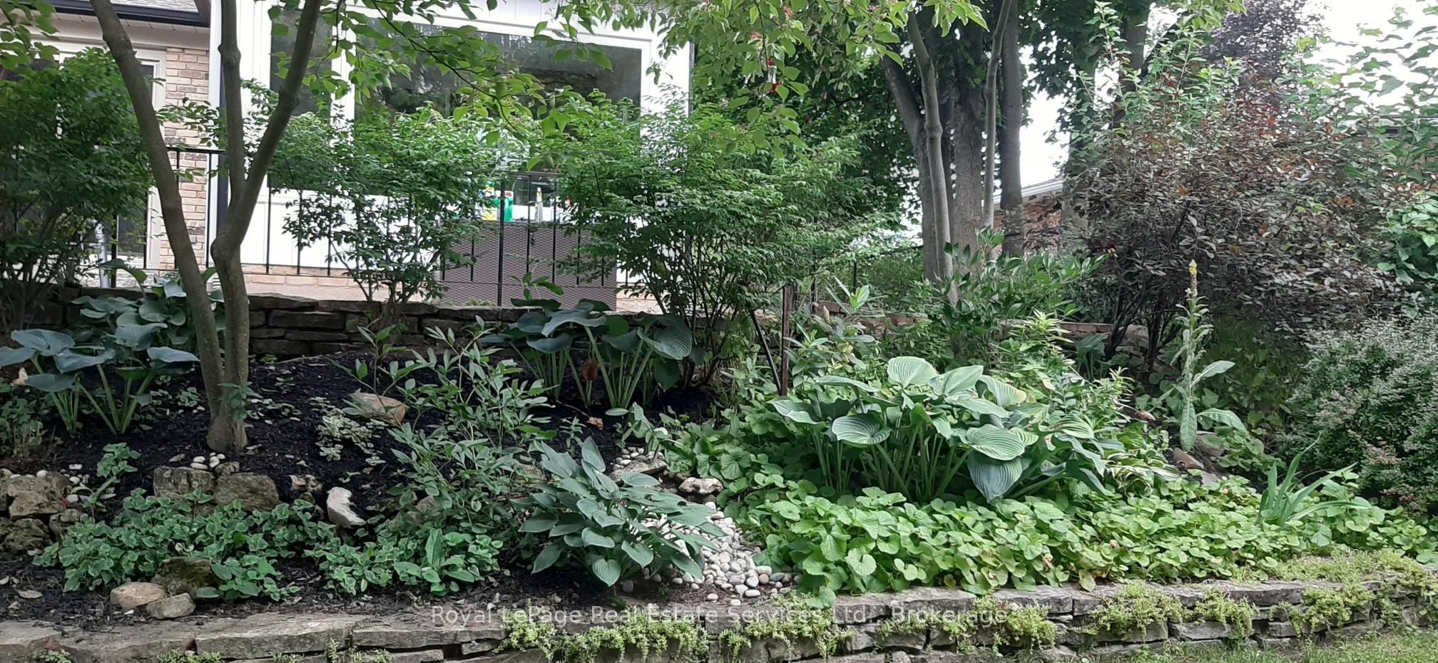 184 Dundas Street E Property Photo 35