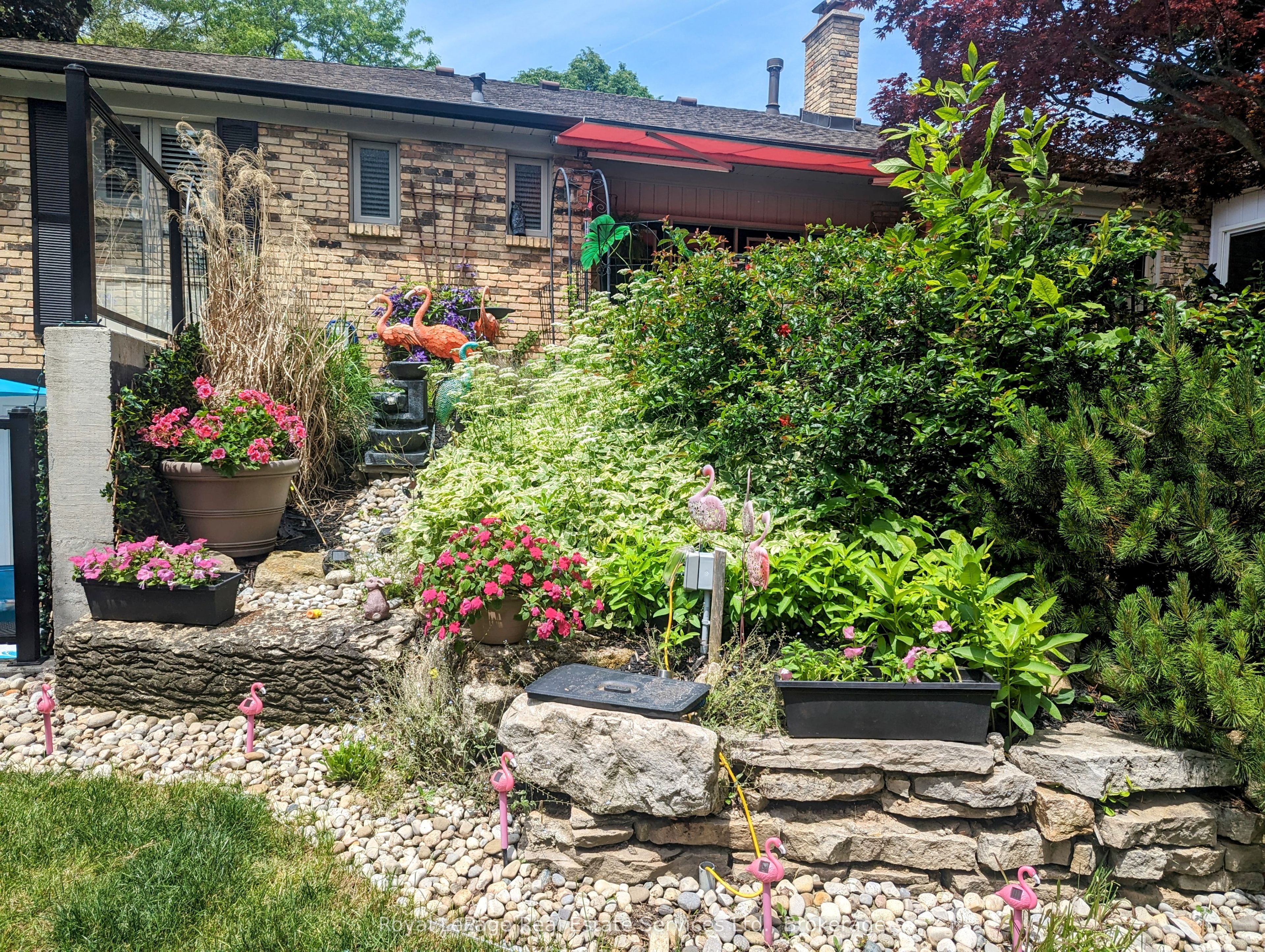 184 Dundas Street E Property Photo 37