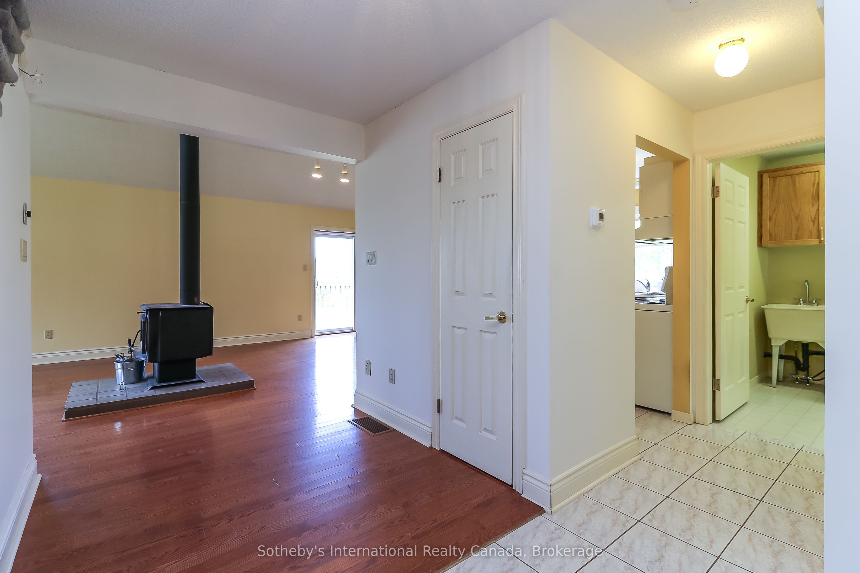 608173 12th Side Road Property Photo 9