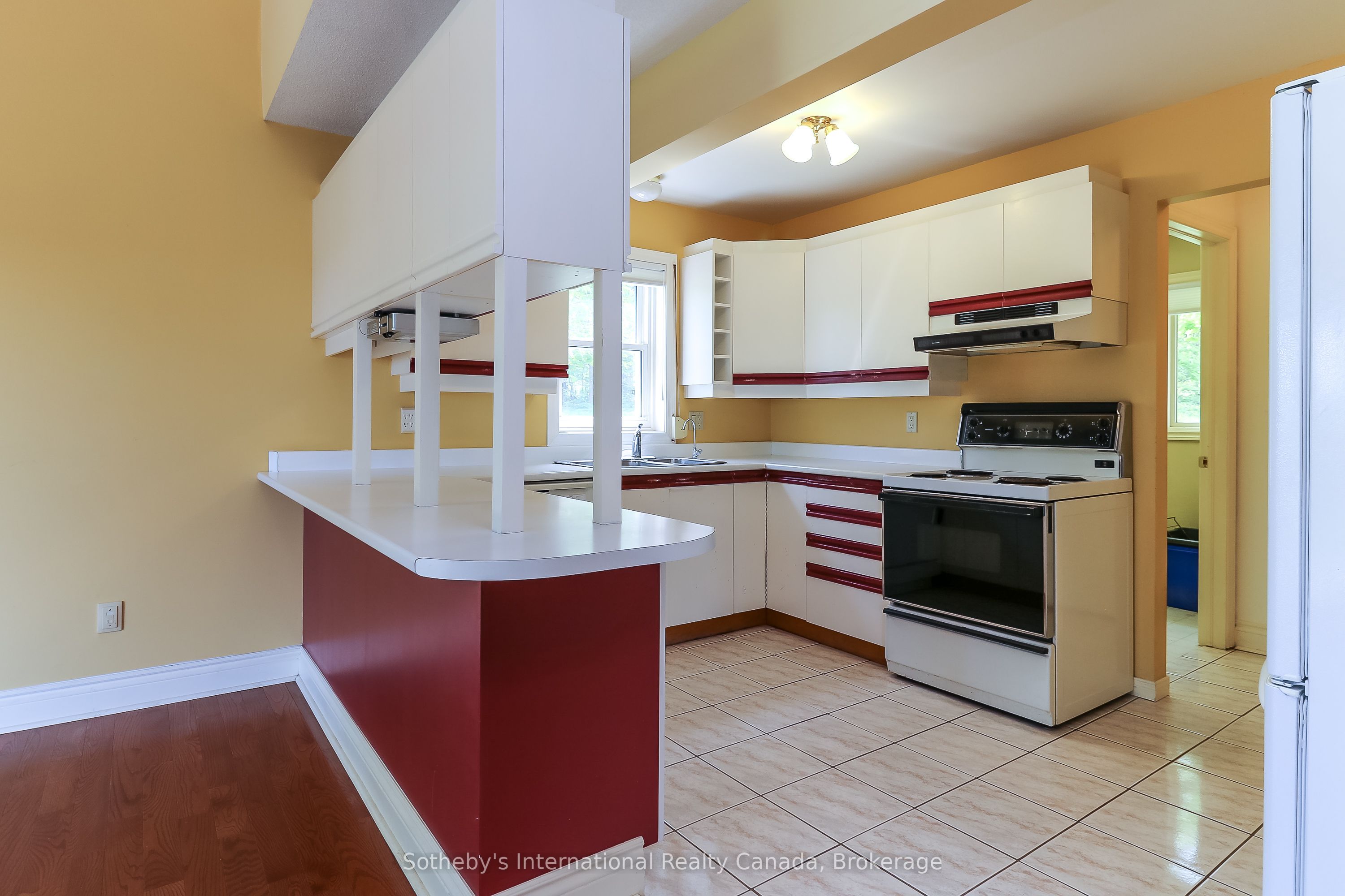 608173 12th Side Road Property Photo 12
