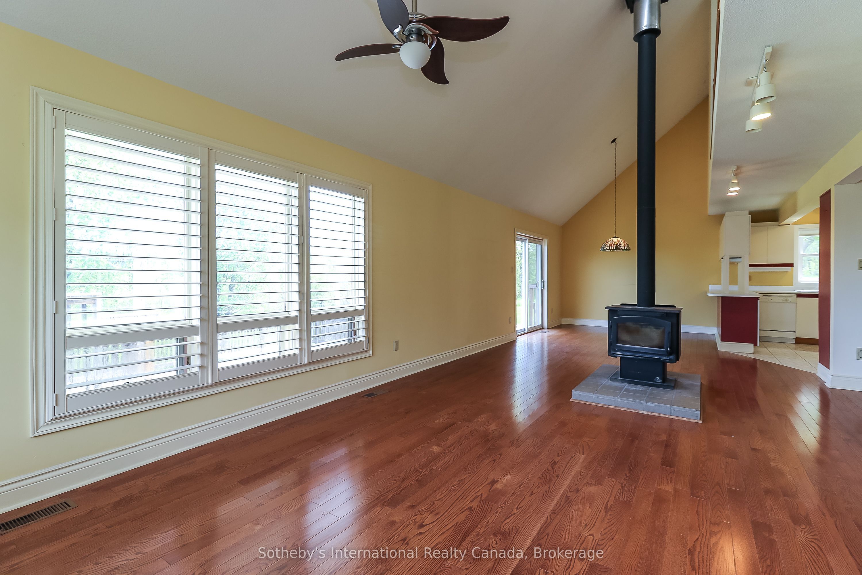 608173 12th Side Road Property Photo 16