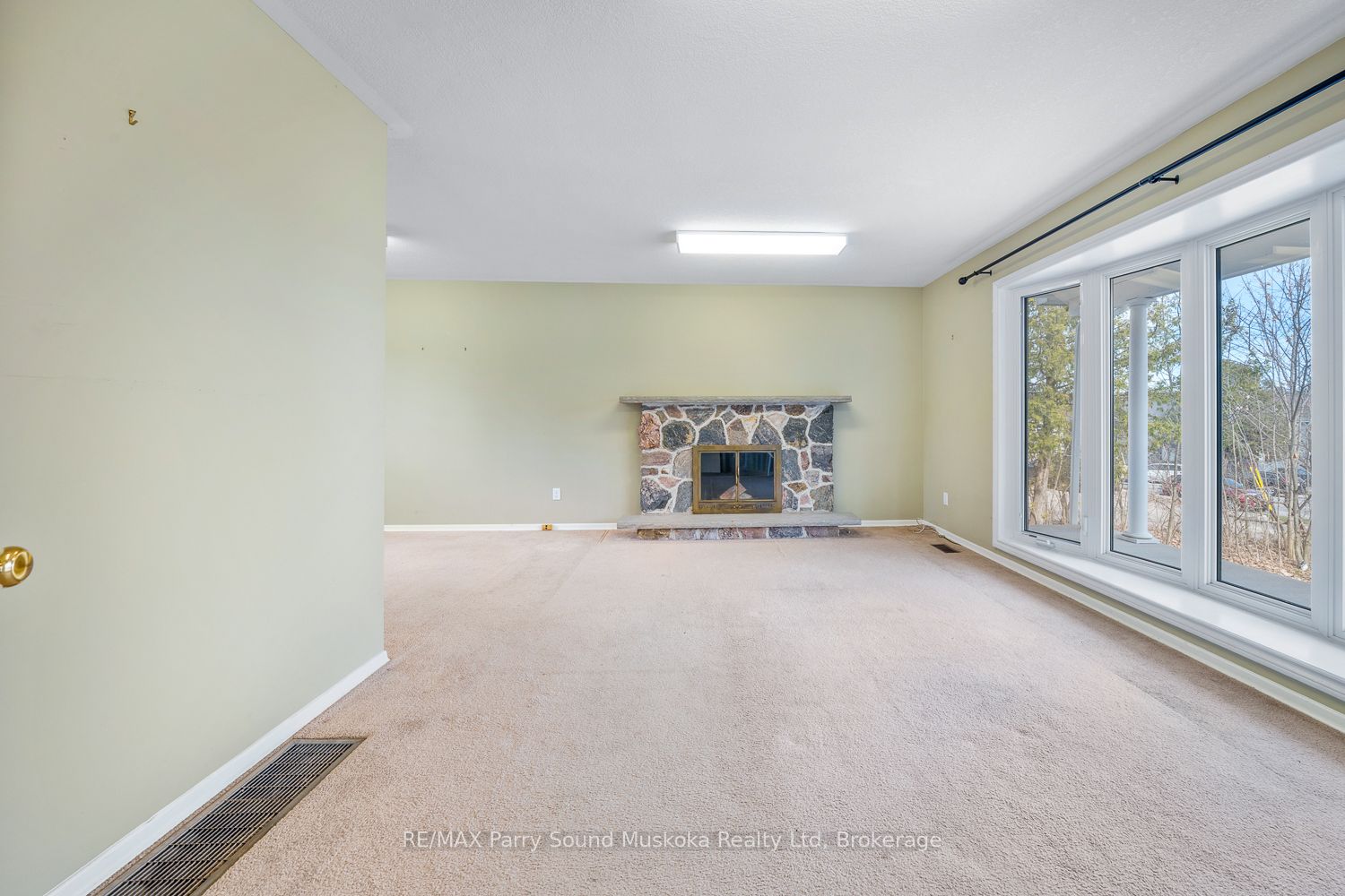 2 William Street Property Photo 1