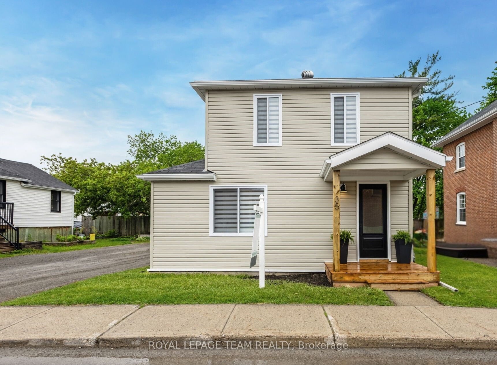35 Edward St S Property Photo 1