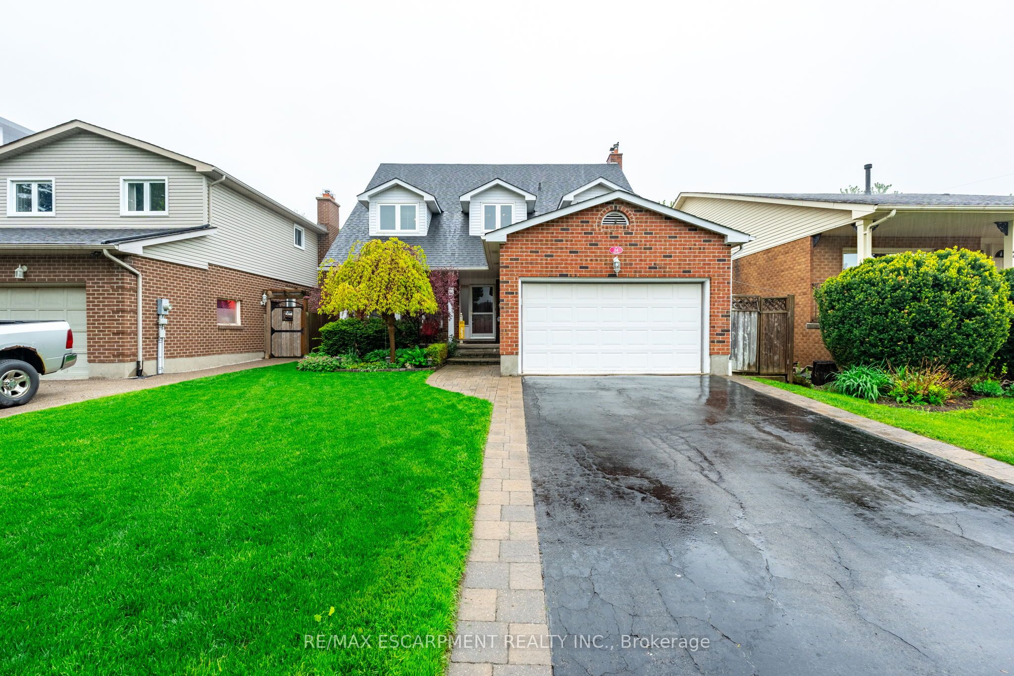 24 Vance Cres Property Photo 1