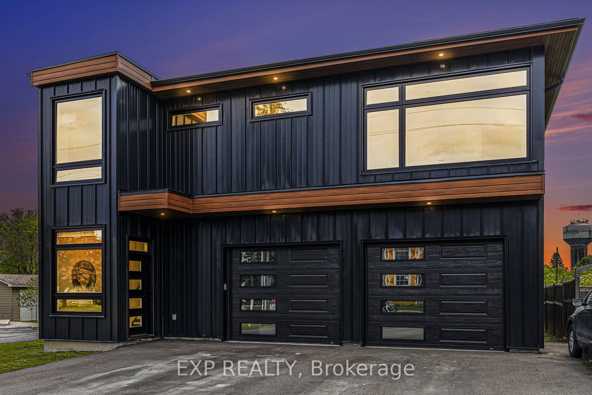 1056 Notre Dame St Property Photo 1