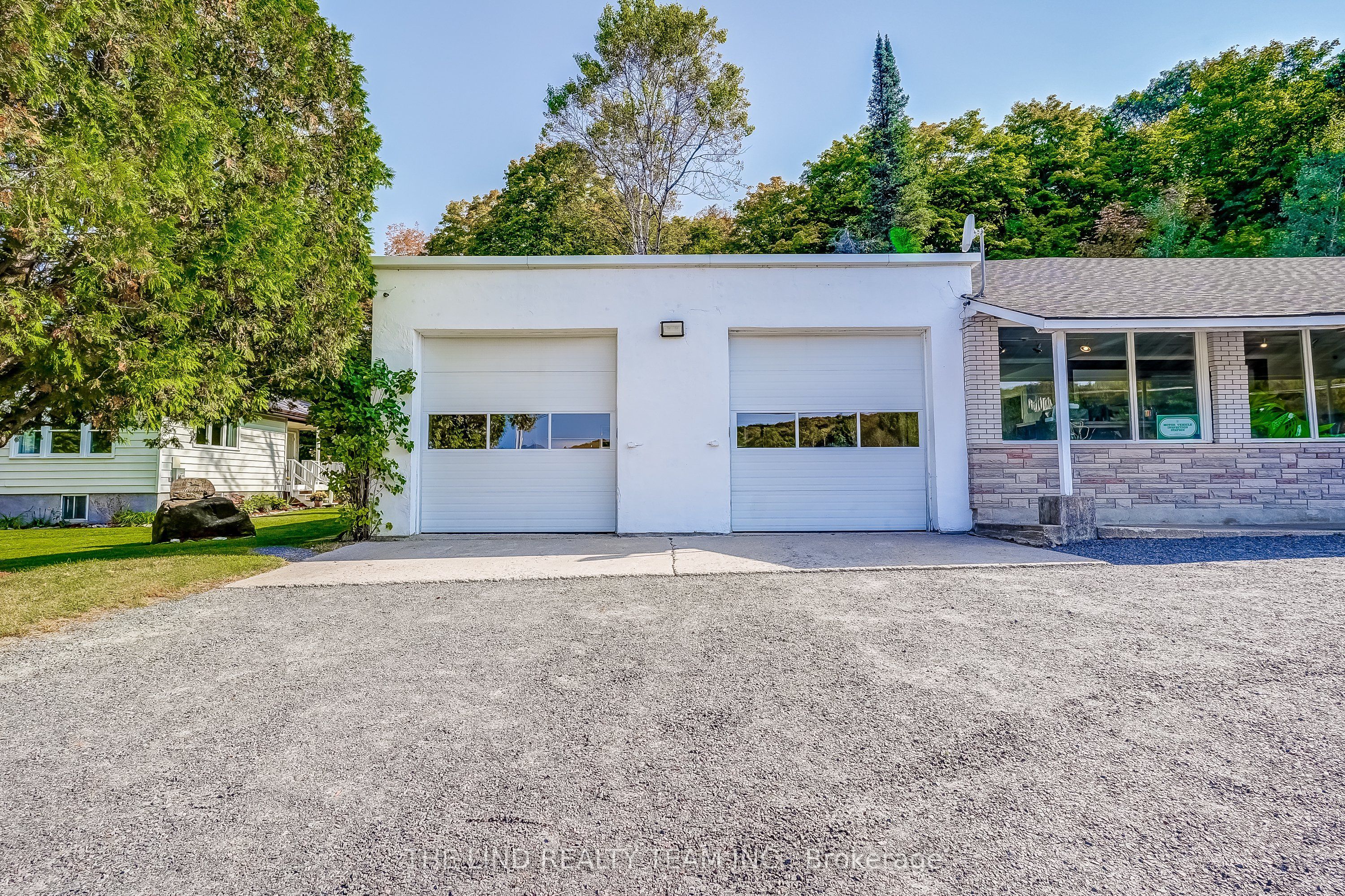 949 Raymond Rd Property Photo 16