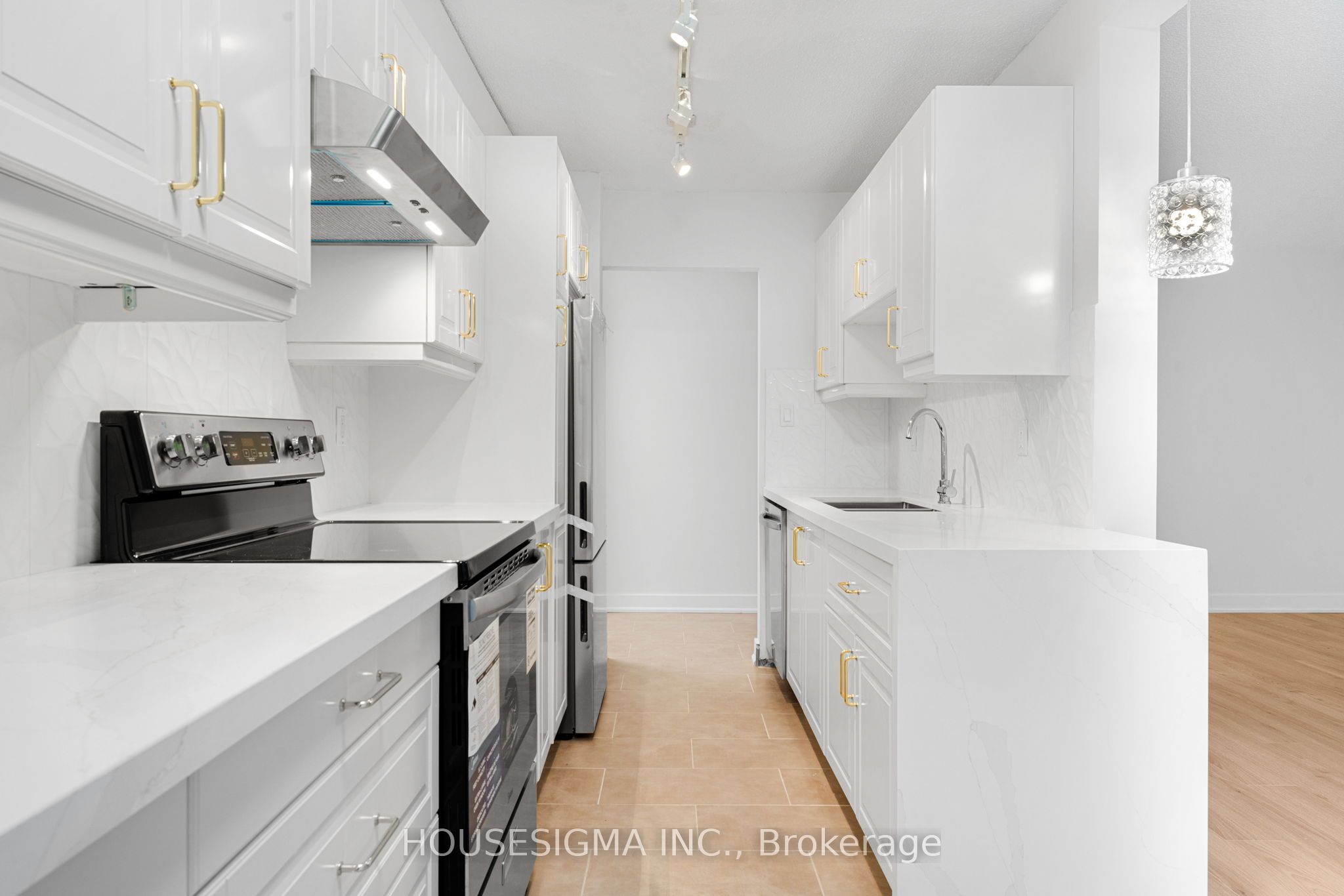 #305 - 6400 Huggins Street Property Photo 1