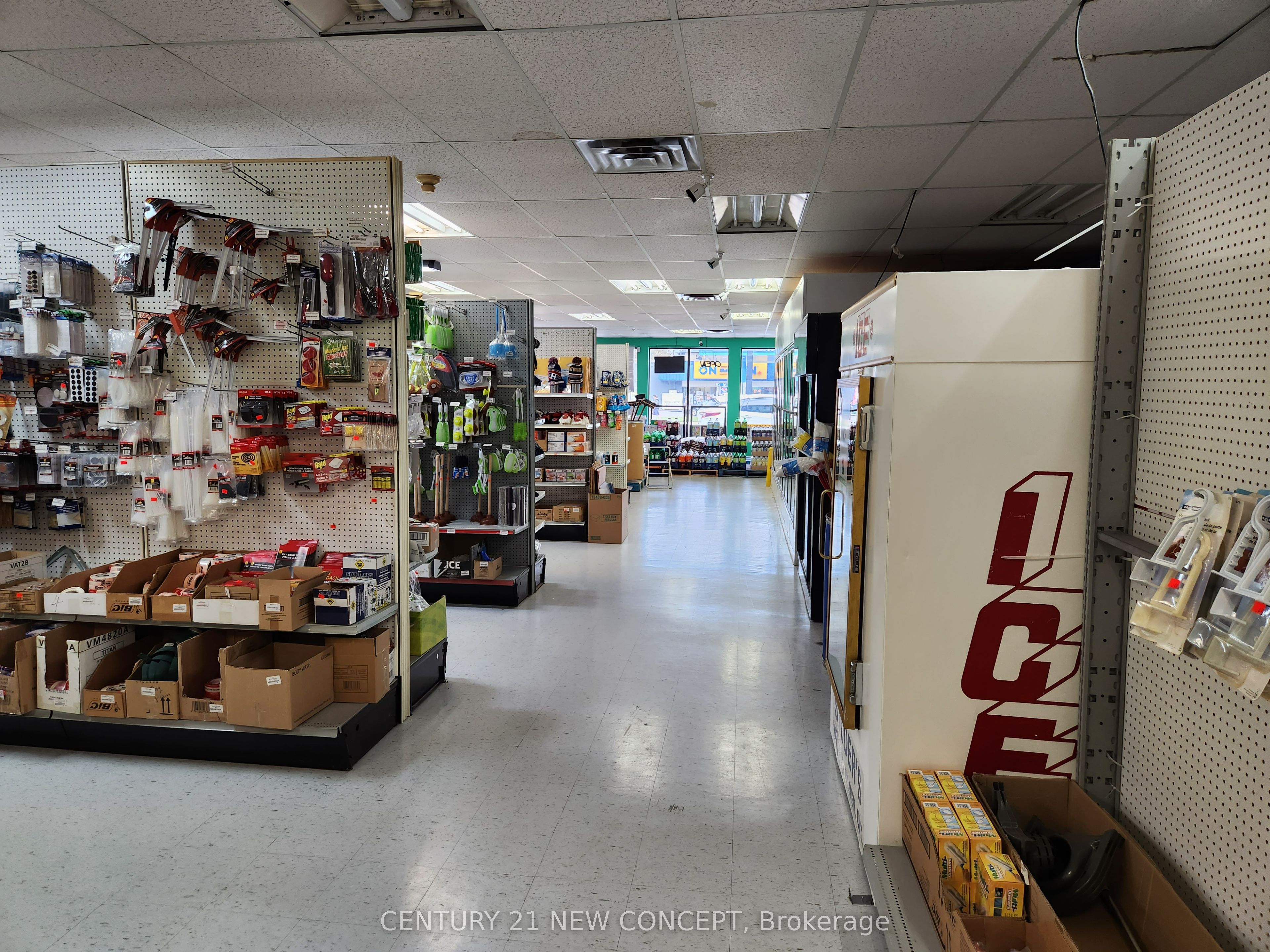 12 Caradoc St N Property Photo 17