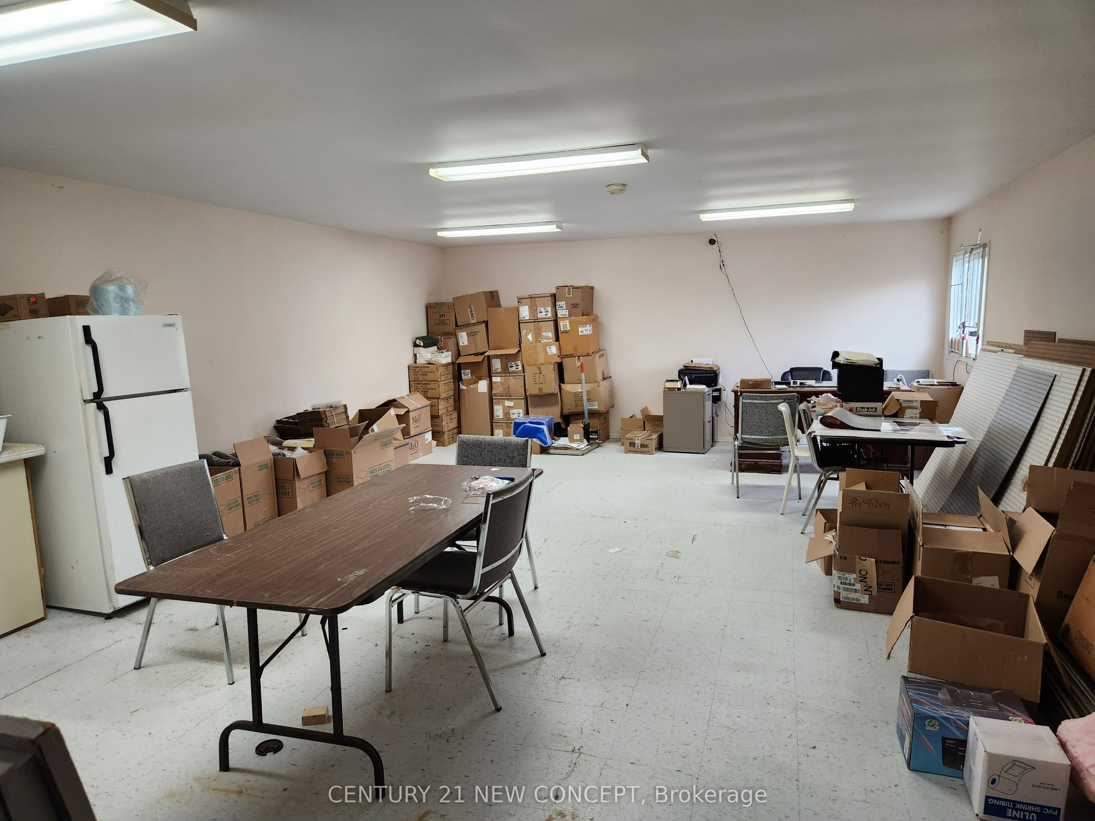 12 Caradoc St N Property Photo 21
