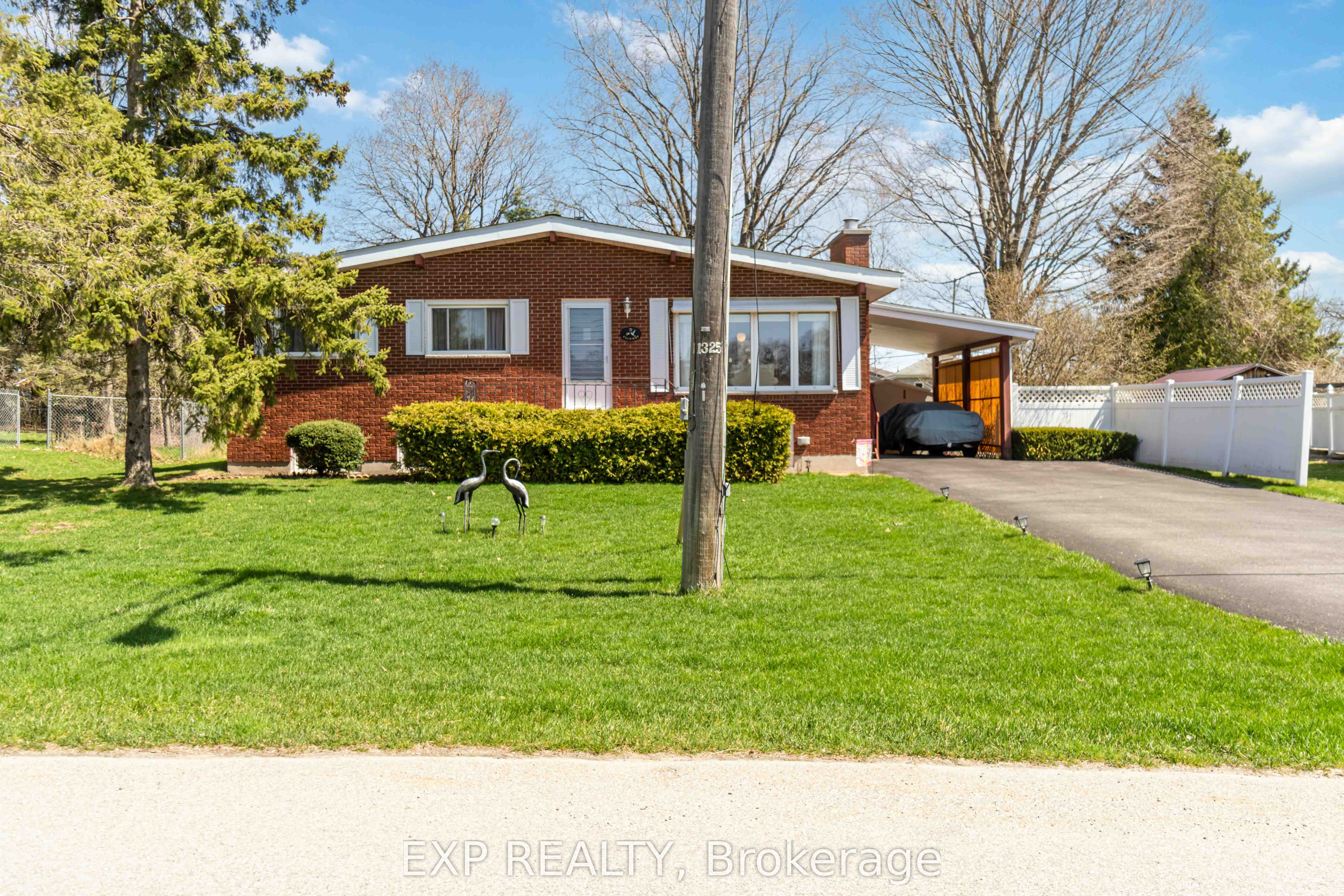 5 Fairway Crescent Property Photo 1