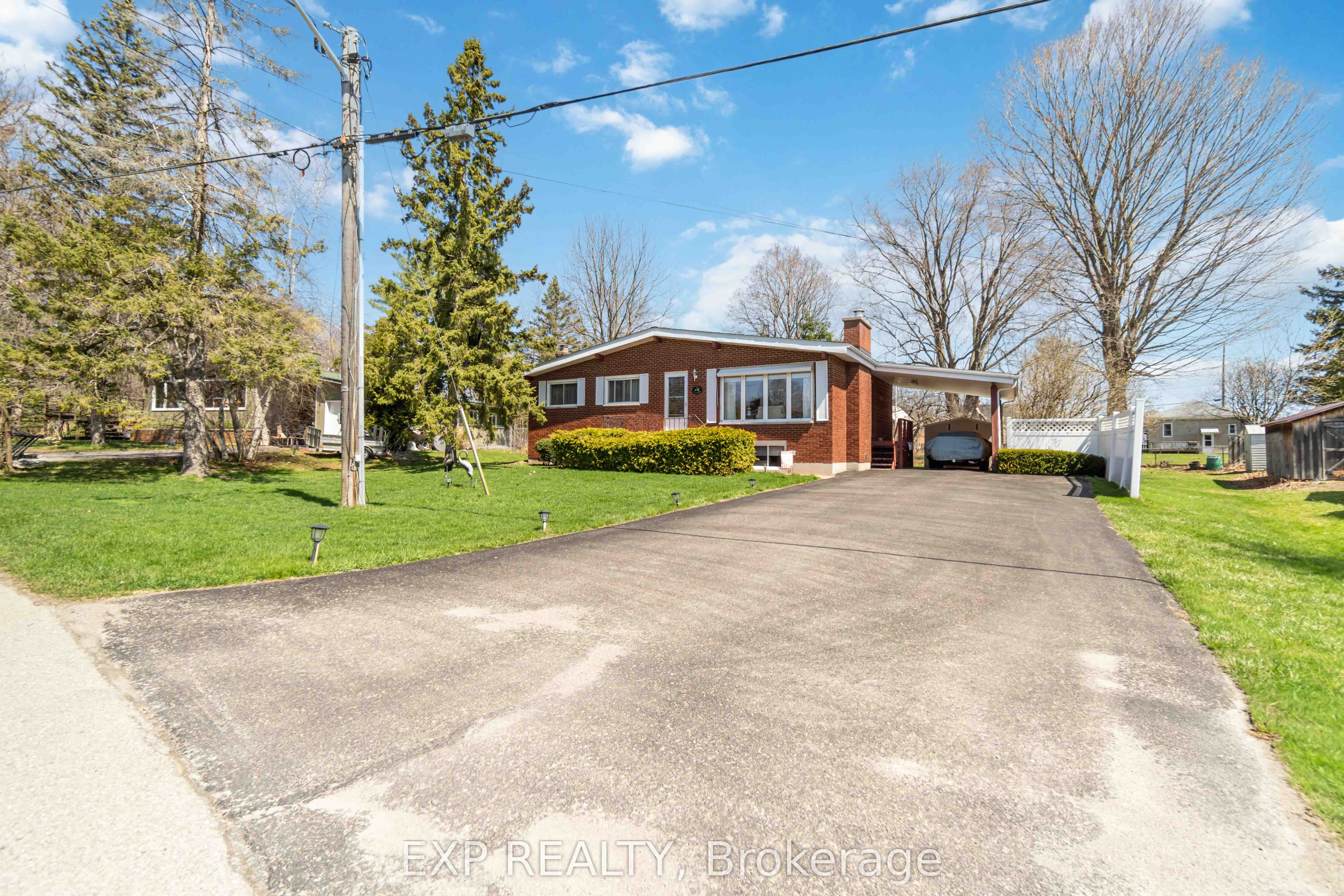 5 Fairway Crescent Property Photo 3