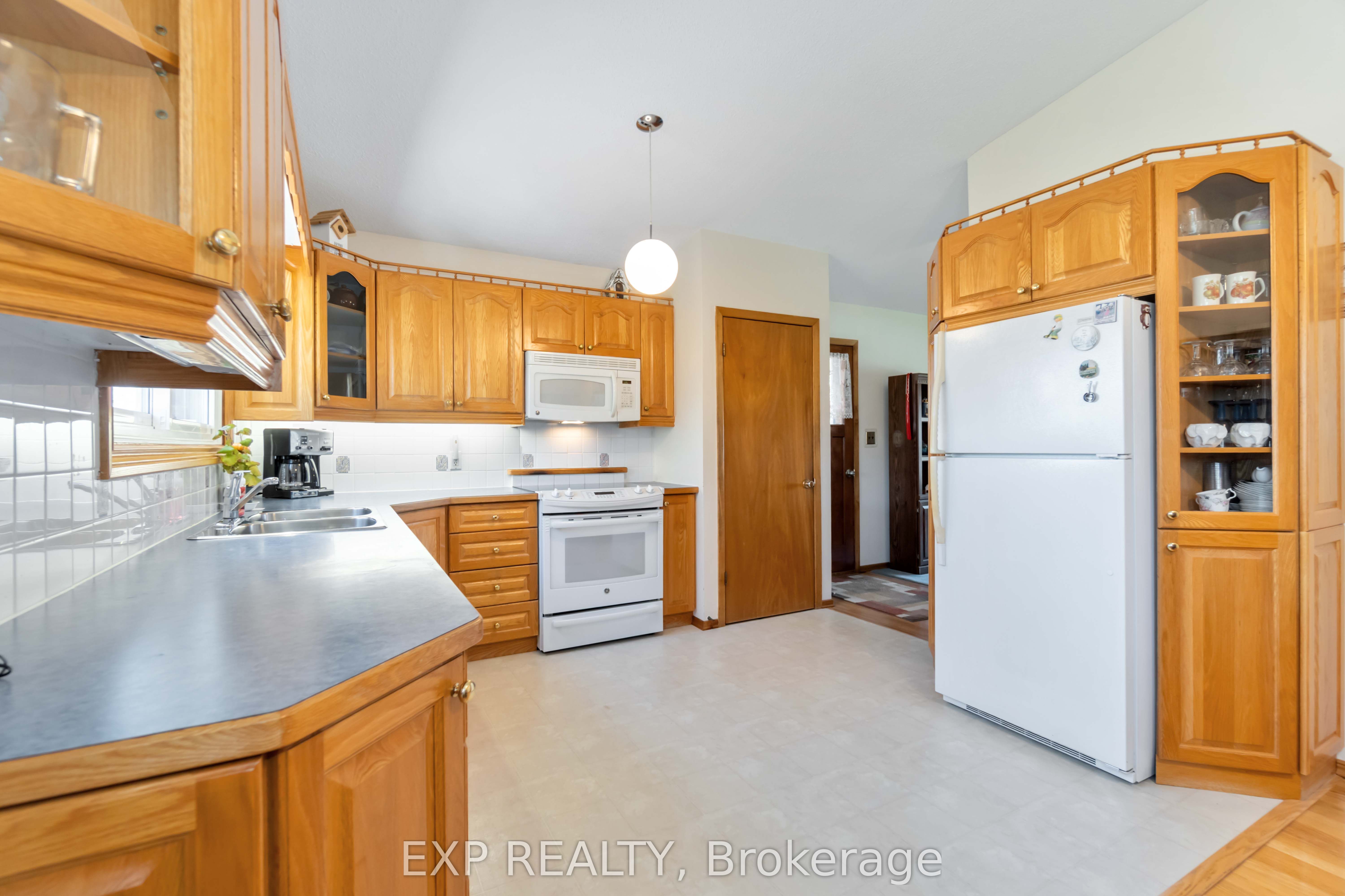 5 Fairway Crescent Property Photo 10