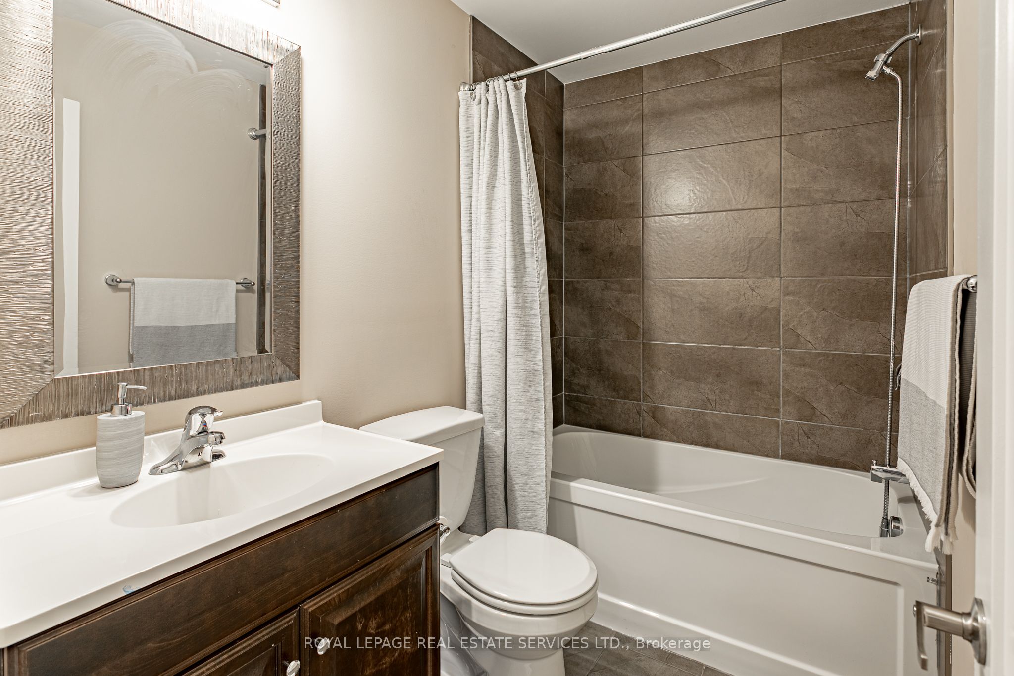 755 Freeport Street Property Photo 33