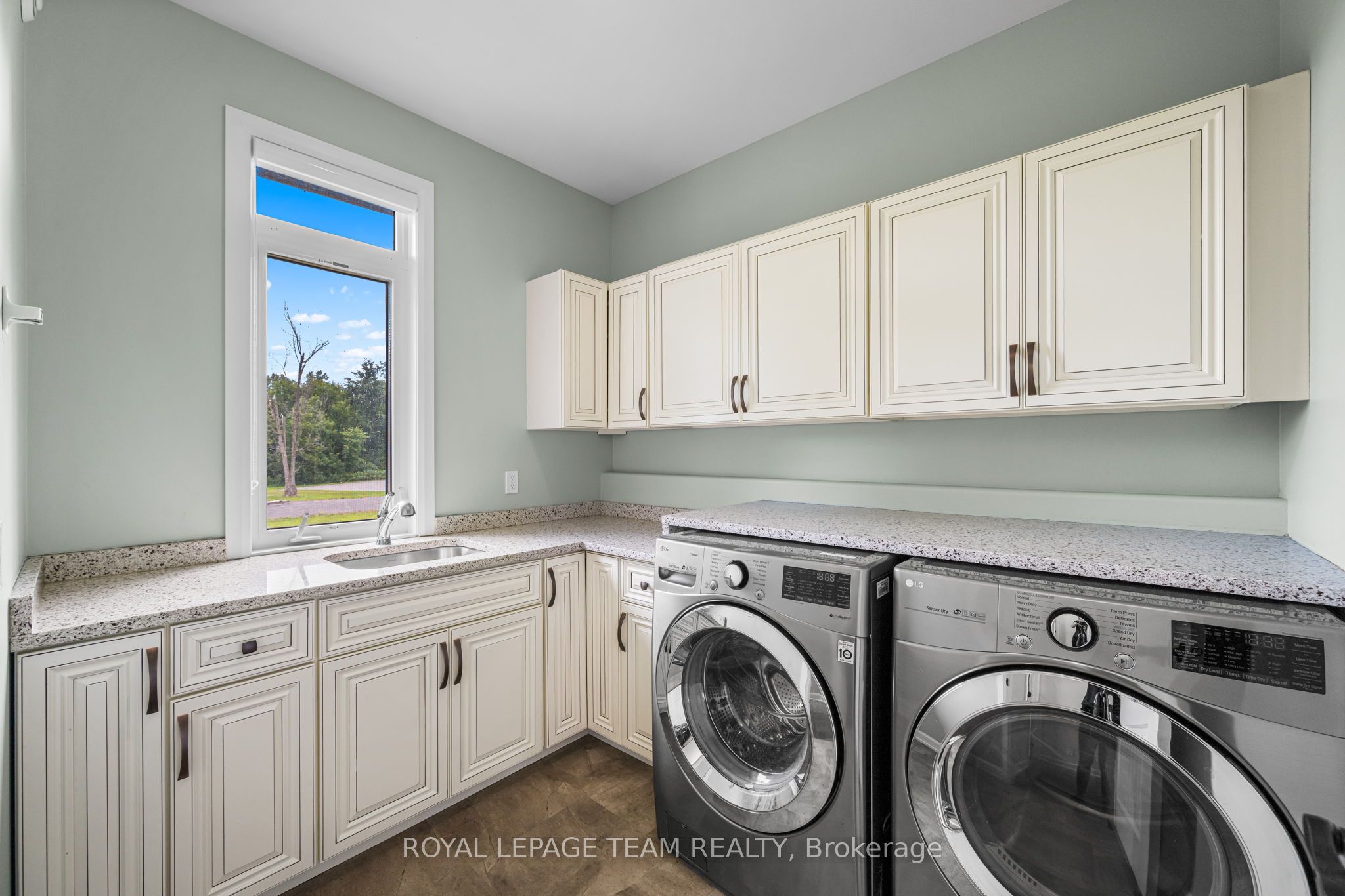 2500 Kearns Way Property Photo 27