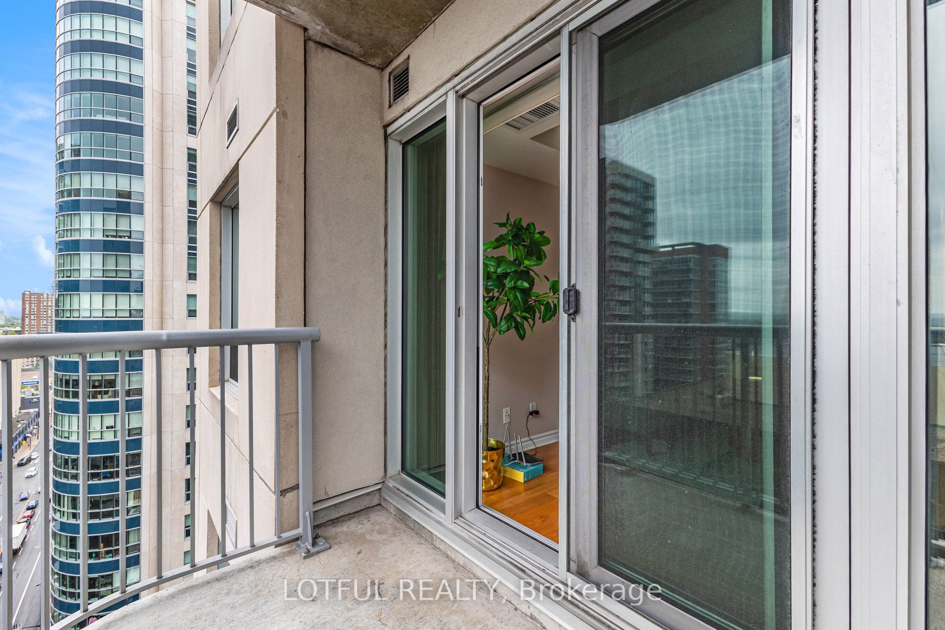 234 Rideau Street 1703 Property Photo 25